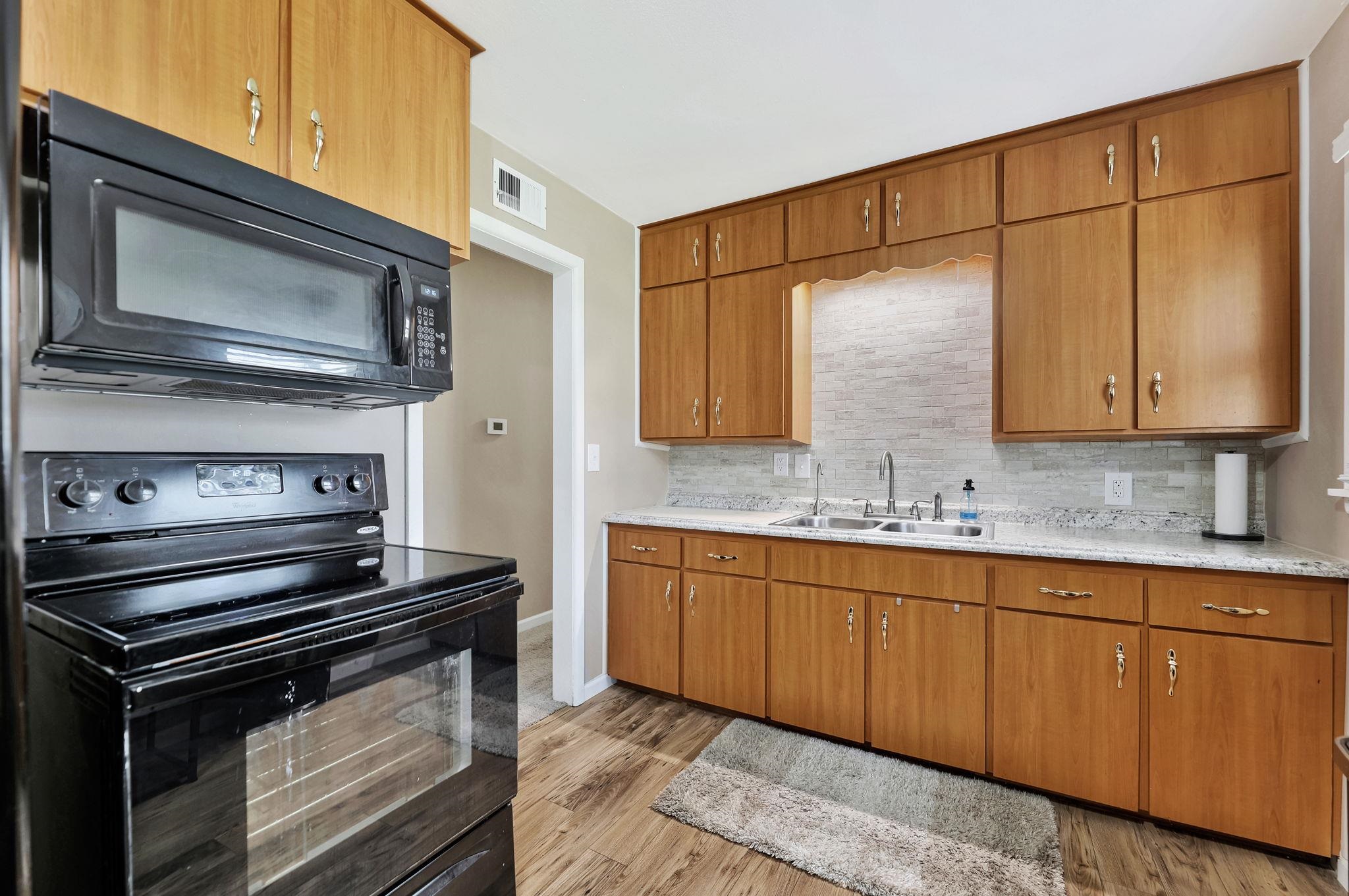 Derby, Kansas 67037, United States, 3 Bedrooms Bedrooms, ,1 BathroomBathrooms,Residential,Pending,62108