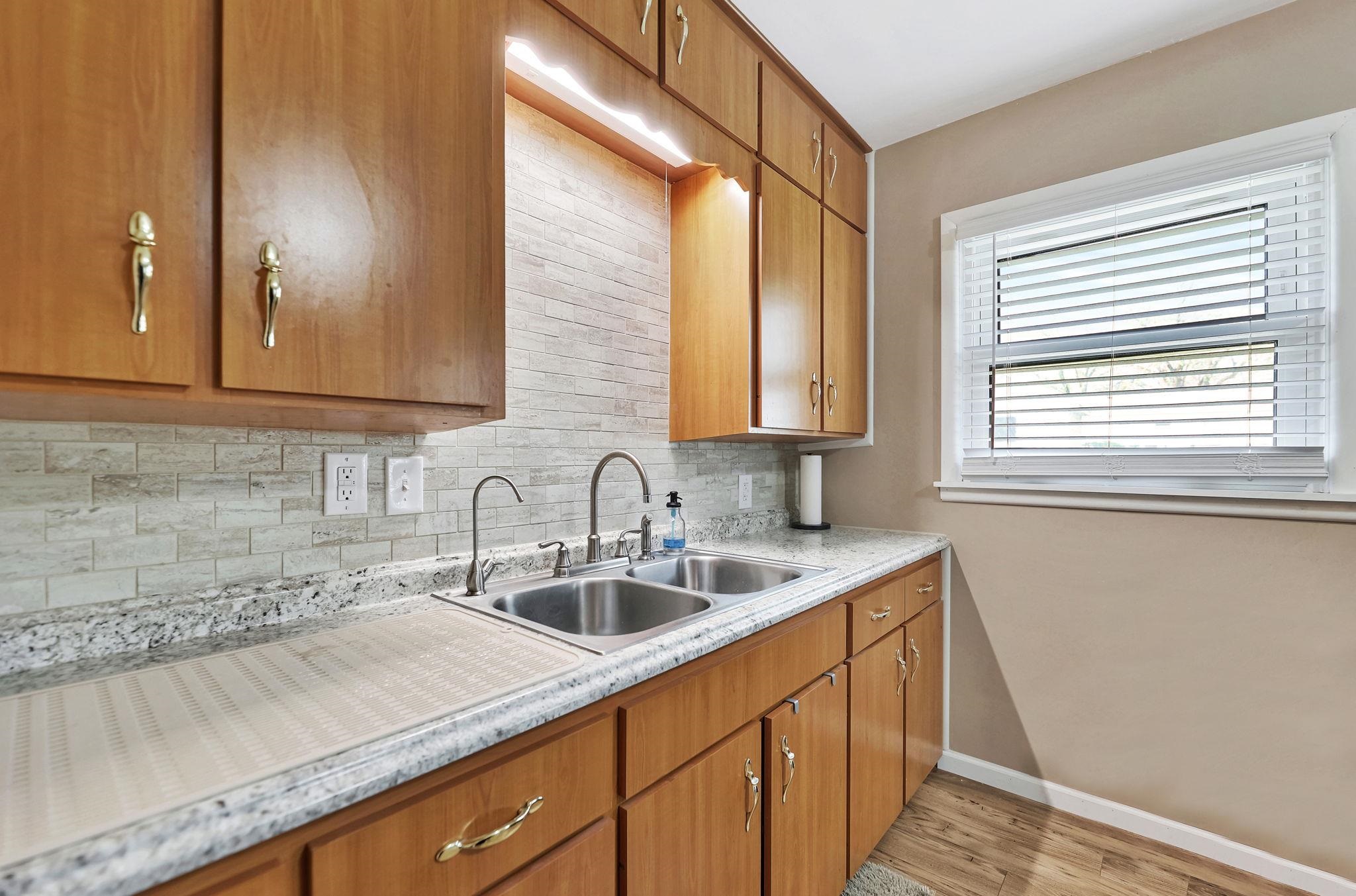 Derby, Kansas 67037, United States, 3 Bedrooms Bedrooms, ,1 BathroomBathrooms,Residential,Pending,62108