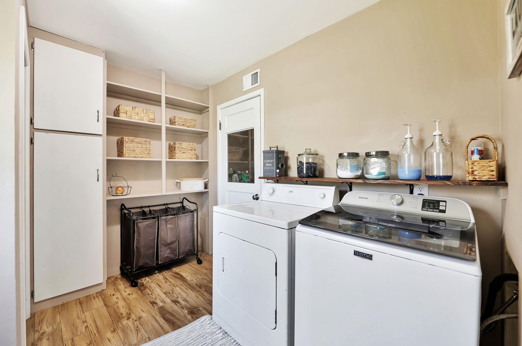 Derby, Kansas 67037, United States, 3 Bedrooms Bedrooms, ,1 BathroomBathrooms,Residential,Pending,62108