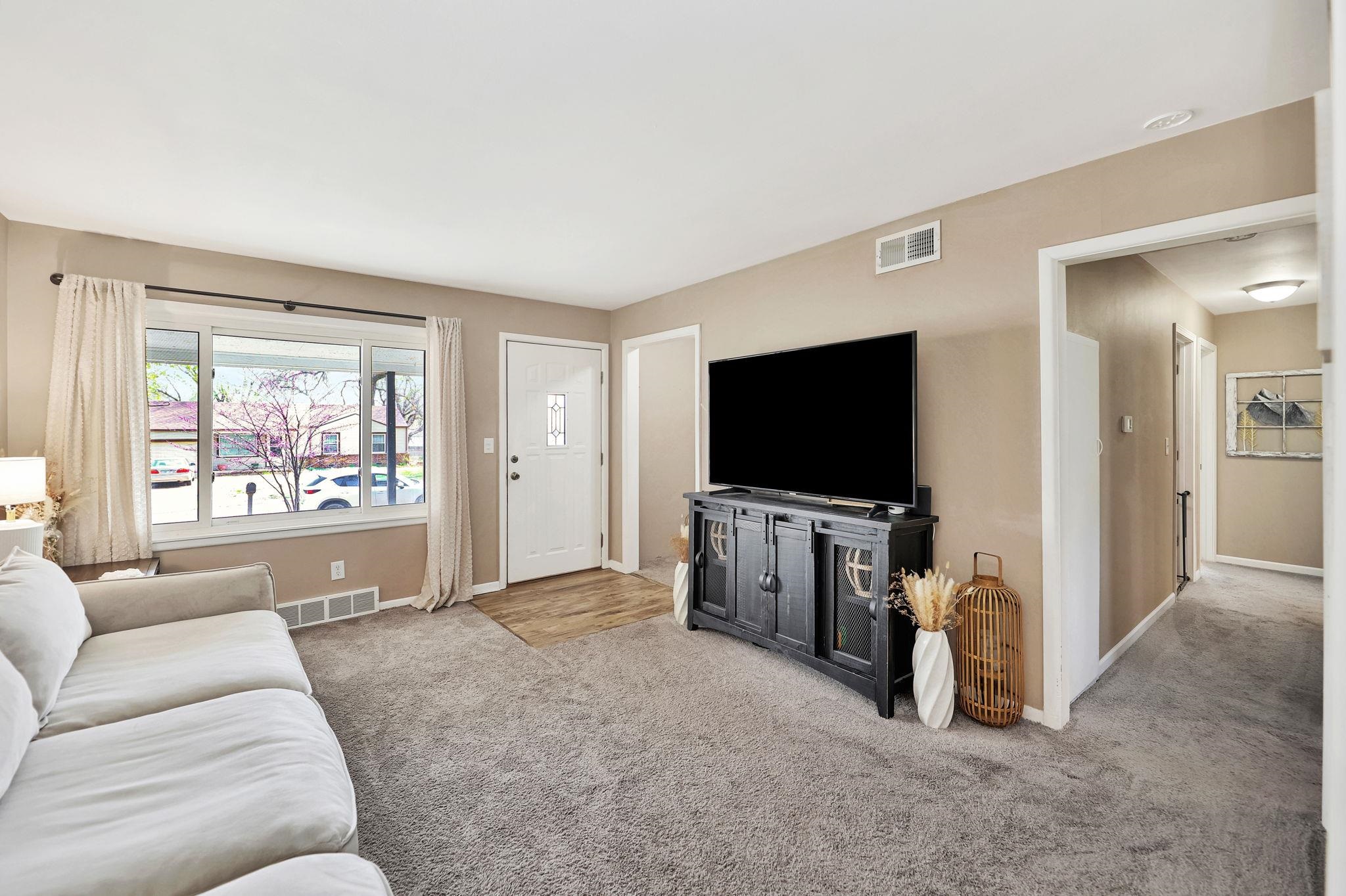 Derby, Kansas 67037, United States, 3 Bedrooms Bedrooms, ,1 BathroomBathrooms,Residential,Pending,62108