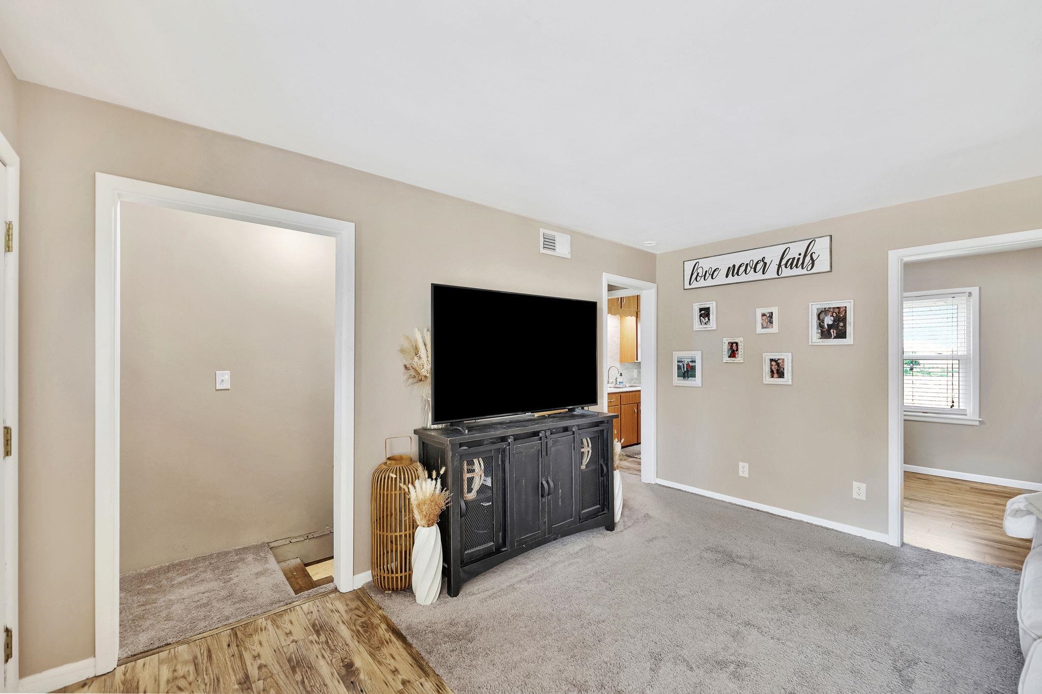 Derby, Kansas 67037, United States, 3 Bedrooms Bedrooms, ,1 BathroomBathrooms,Residential,Pending,62108