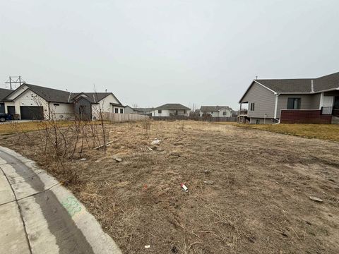 Homes For Sale - 5833 N Newport St<br/> Park City, KS 67219