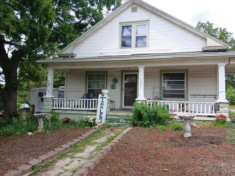 Homes For Sale - 121 E 10th St<br/> Concordia, KS 66901