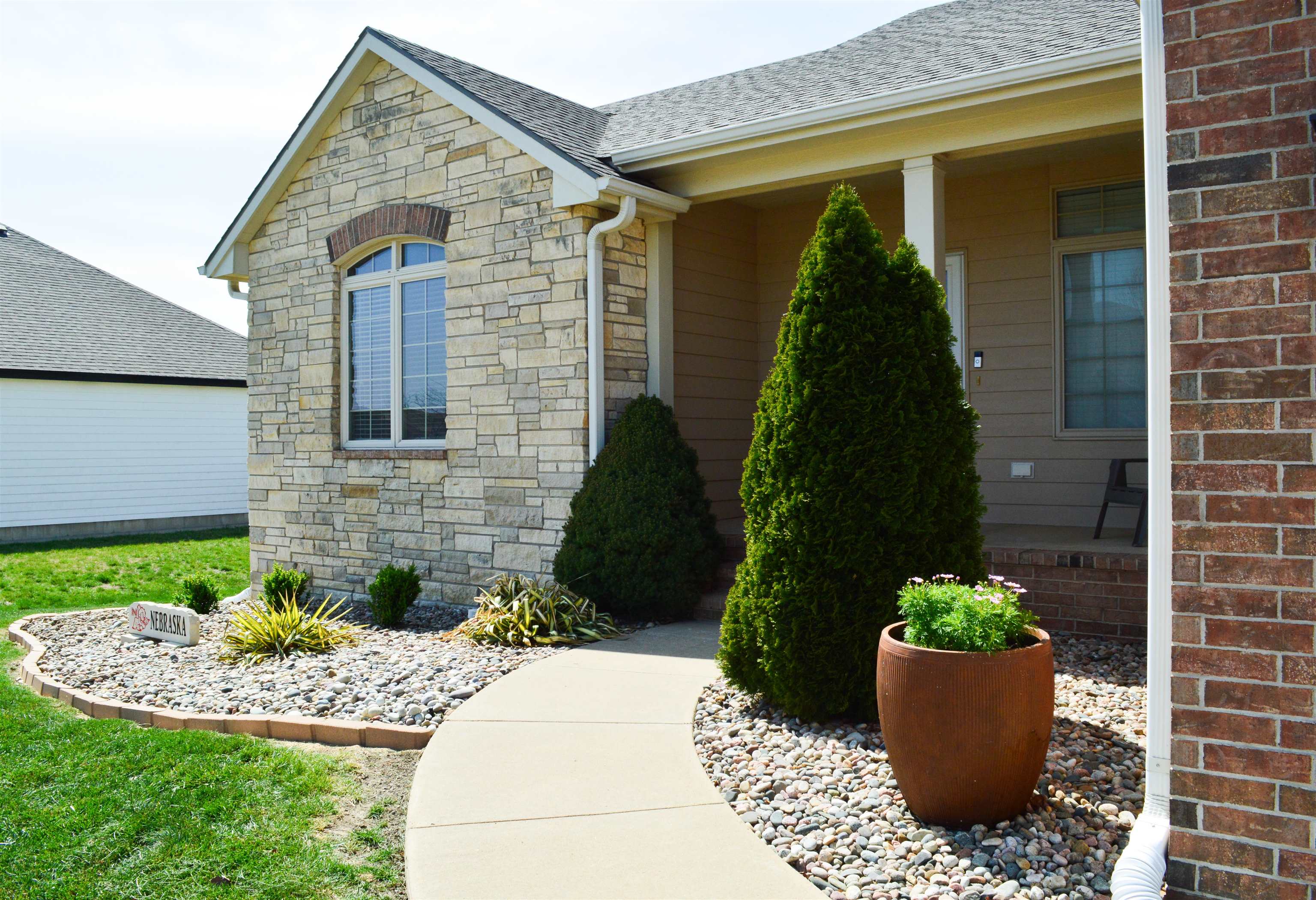 2226 Sunset Ridge Dr, Salina, Kansas image 2