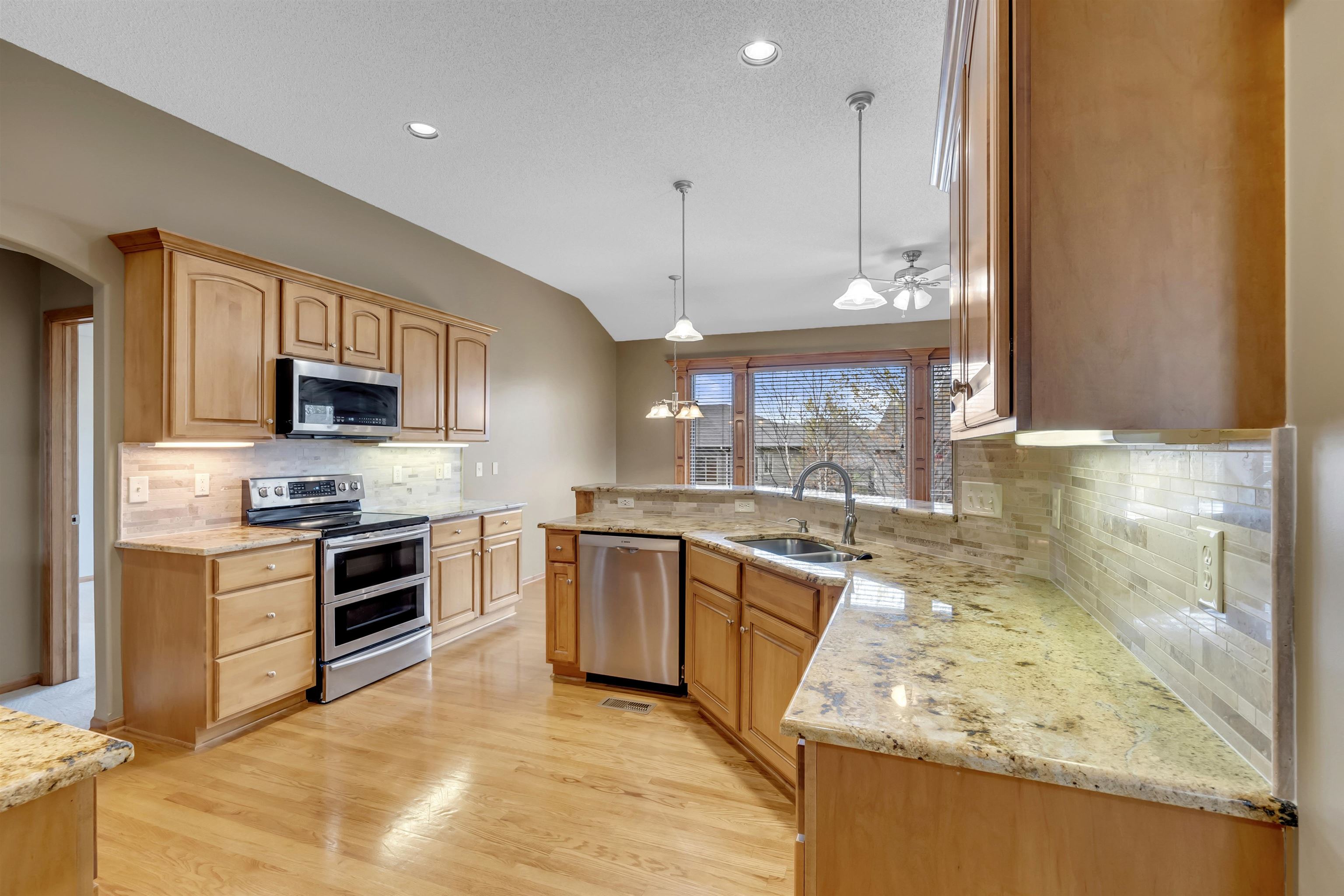 14020 W Highland Springs Ct, Wichita, Kansas image 5