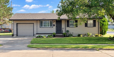 Homes For Sale - 915 Lena Ave<br/> Salina, KS 67401