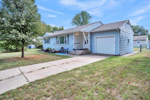 Homes For Sale - 1401 W 7th St<br/> Newton, KS 67114