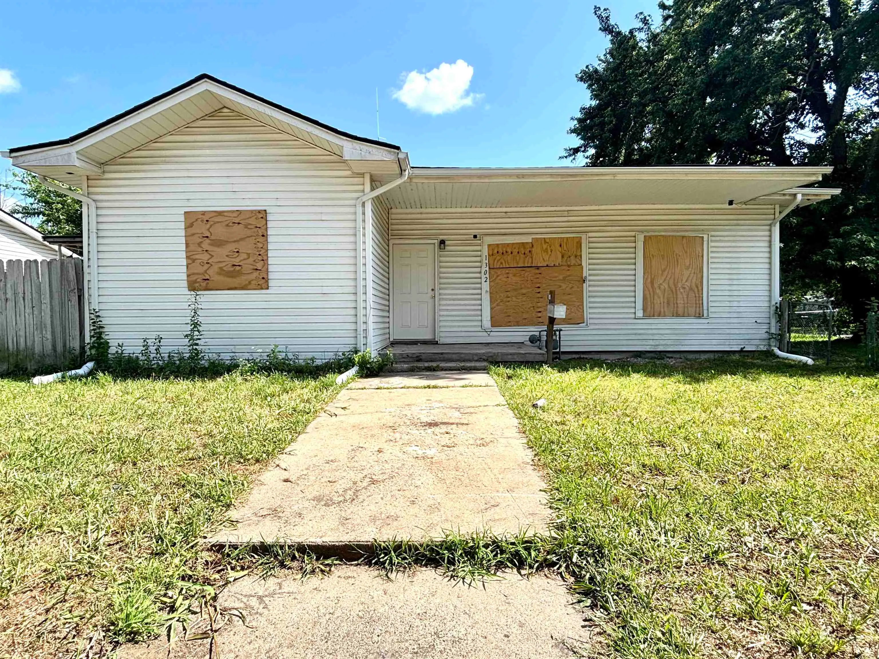 Wichita, Kansas 67213, United States, 2 Bedrooms Bedrooms, ,1 BathroomBathrooms,Residential,Active,165254