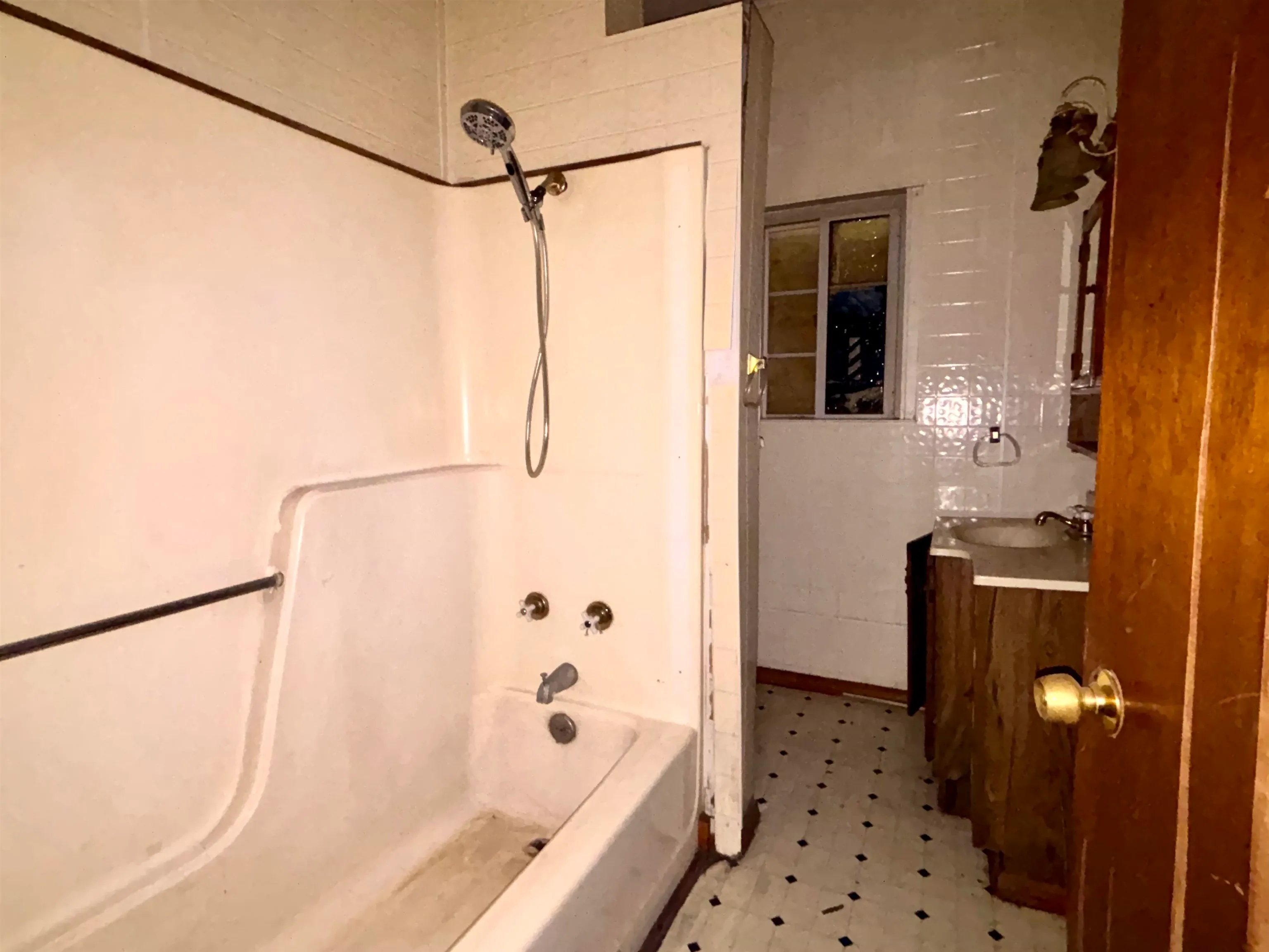 Wichita, Kansas 67213, United States, 2 Bedrooms Bedrooms, ,1 BathroomBathrooms,Residential,Active,165254