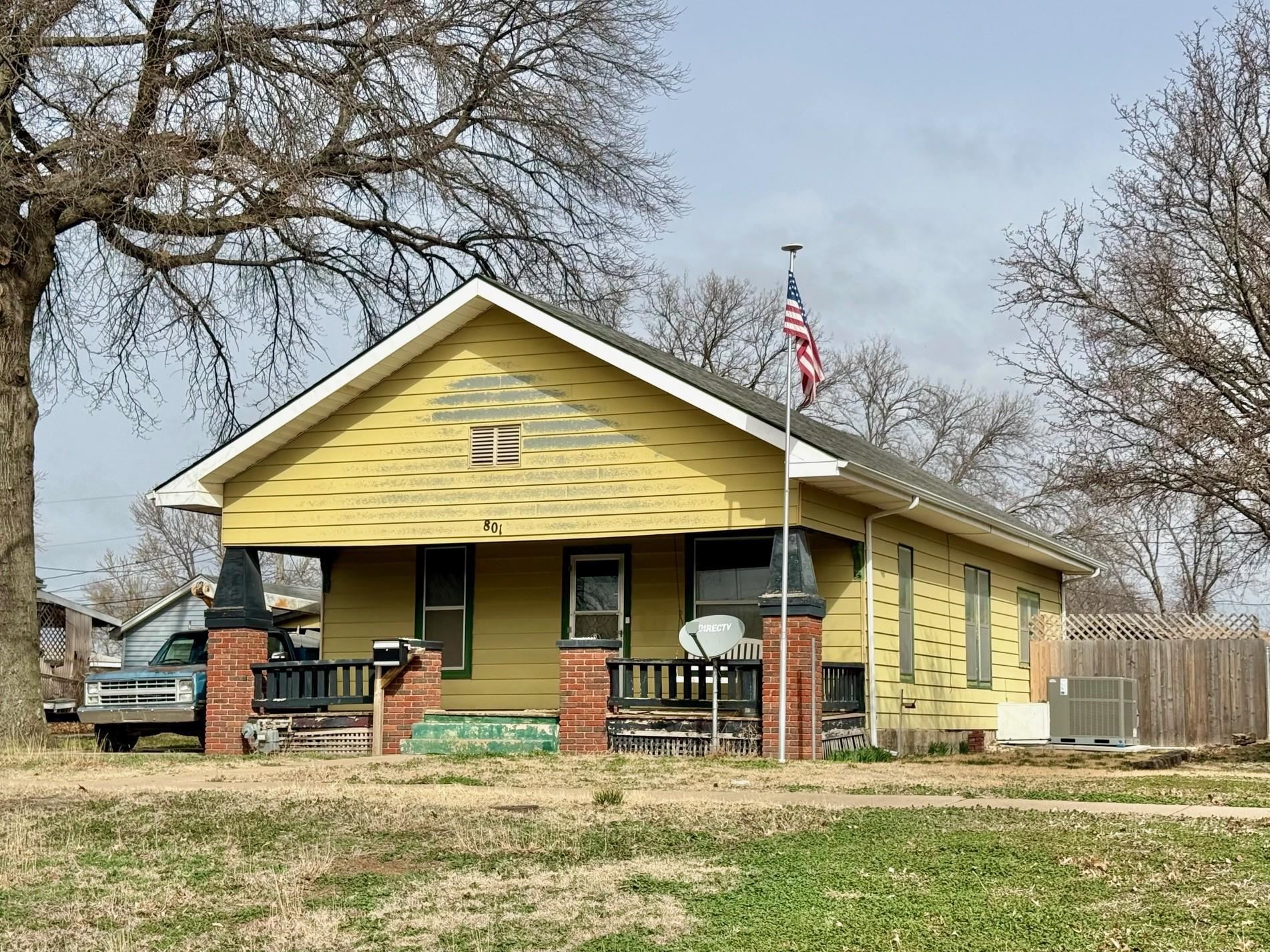 801 E Harvey Ave, Wellington, Kansas image 1