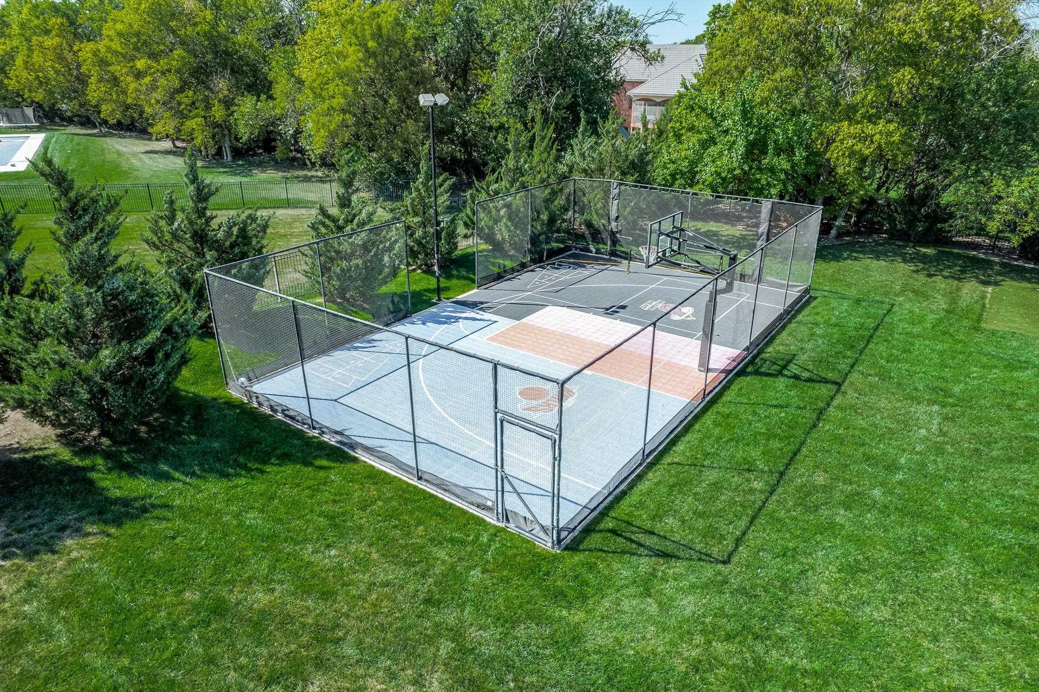 Wichita, Kansas 67230, United States, 6 Bedrooms Bedrooms, ,6 BathroomsBathrooms,Residential,Pending,70062