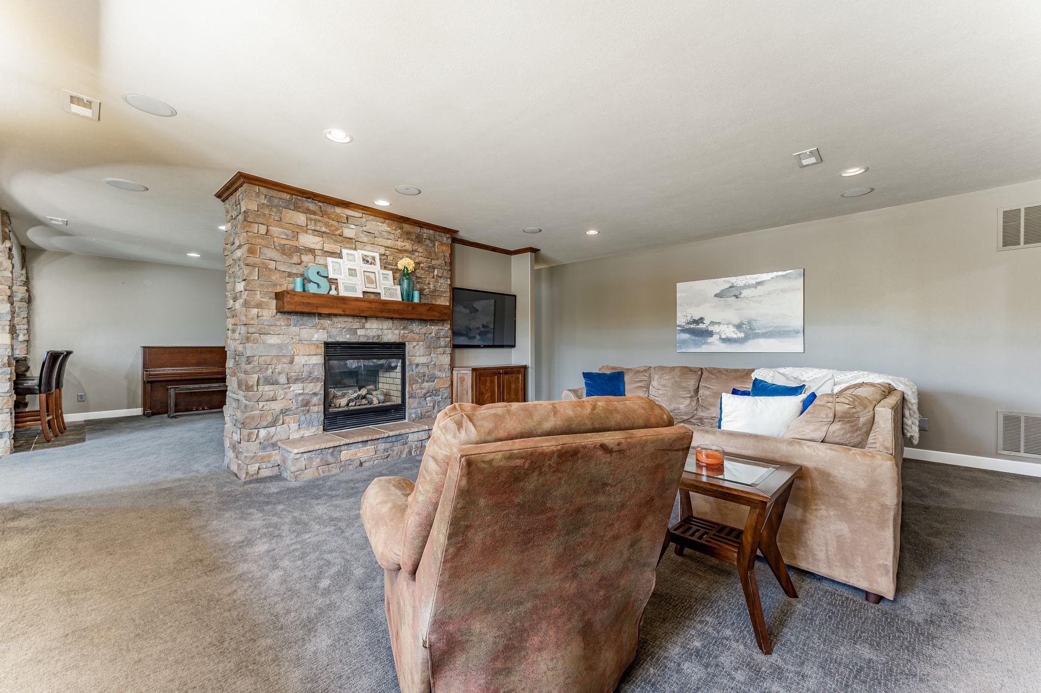 Wichita, Kansas 67230, United States, 6 Bedrooms Bedrooms, ,6 BathroomsBathrooms,Residential,Pending,70062