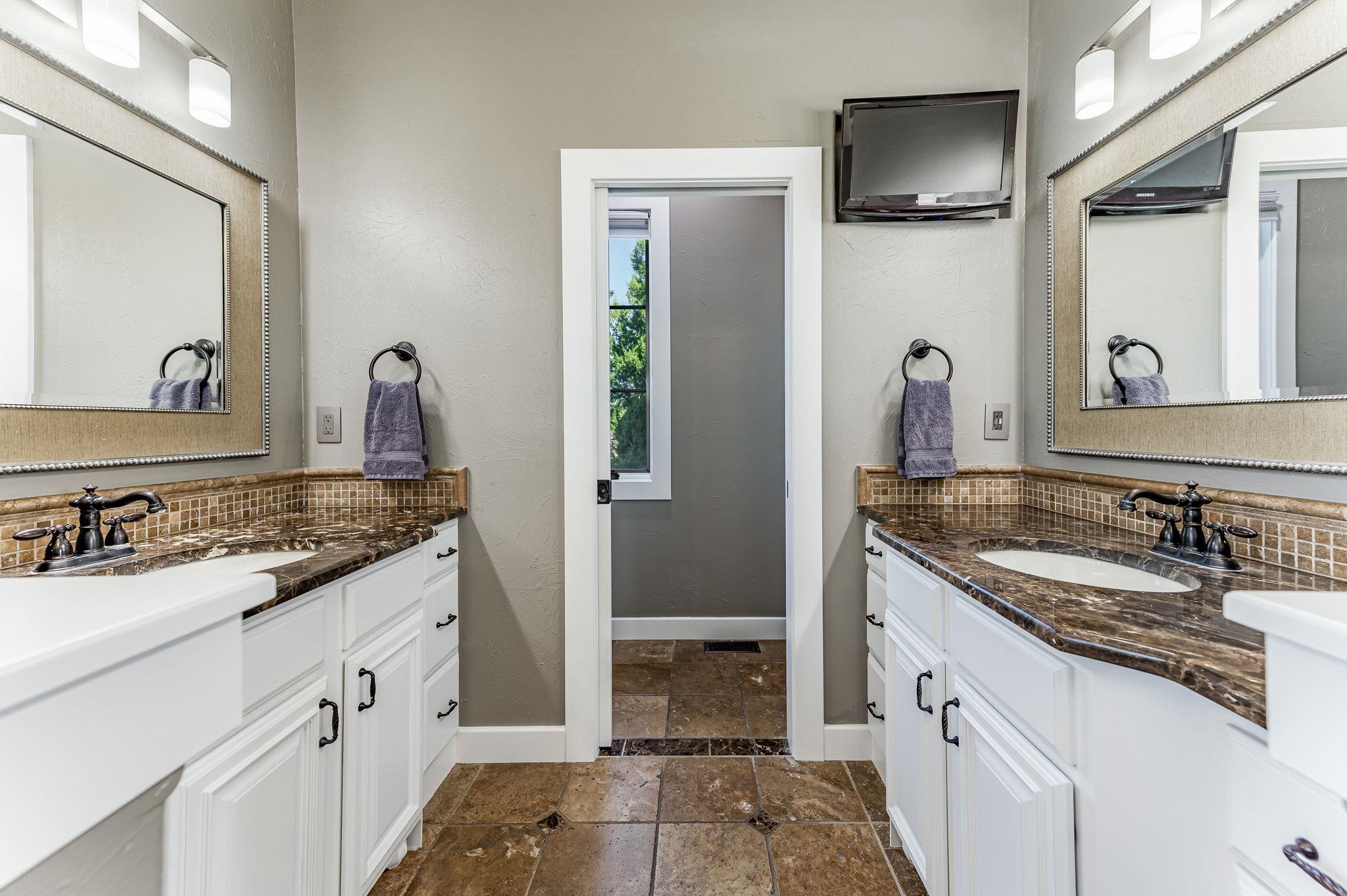 Wichita, Kansas 67230, United States, 6 Bedrooms Bedrooms, ,6 BathroomsBathrooms,Residential,Pending,70062