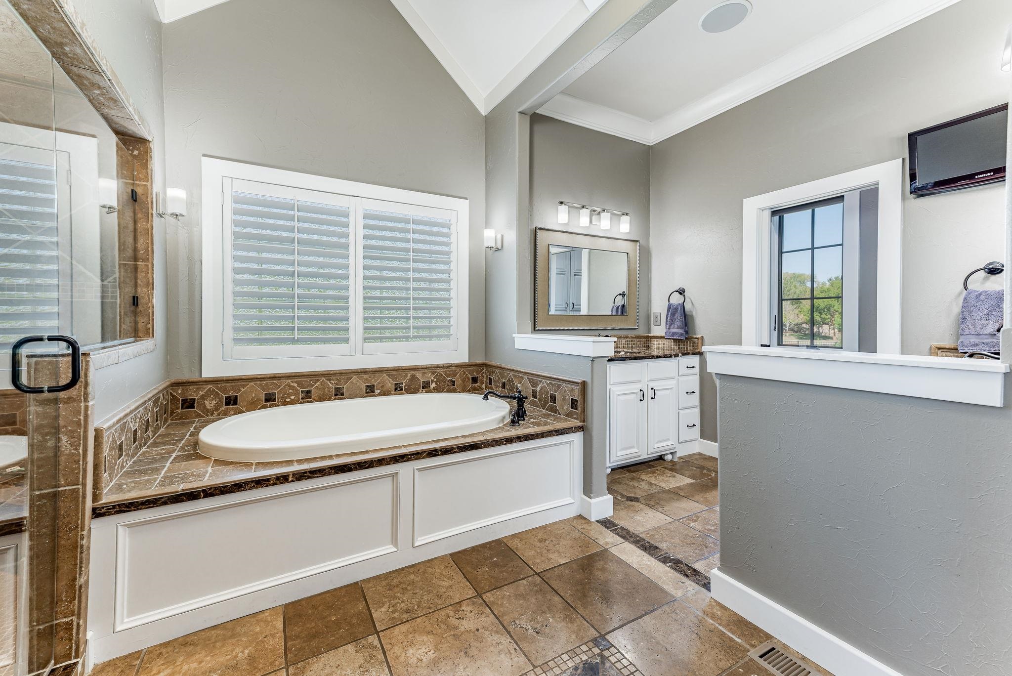 Wichita, Kansas 67230, United States, 6 Bedrooms Bedrooms, ,6 BathroomsBathrooms,Residential,Pending,70062