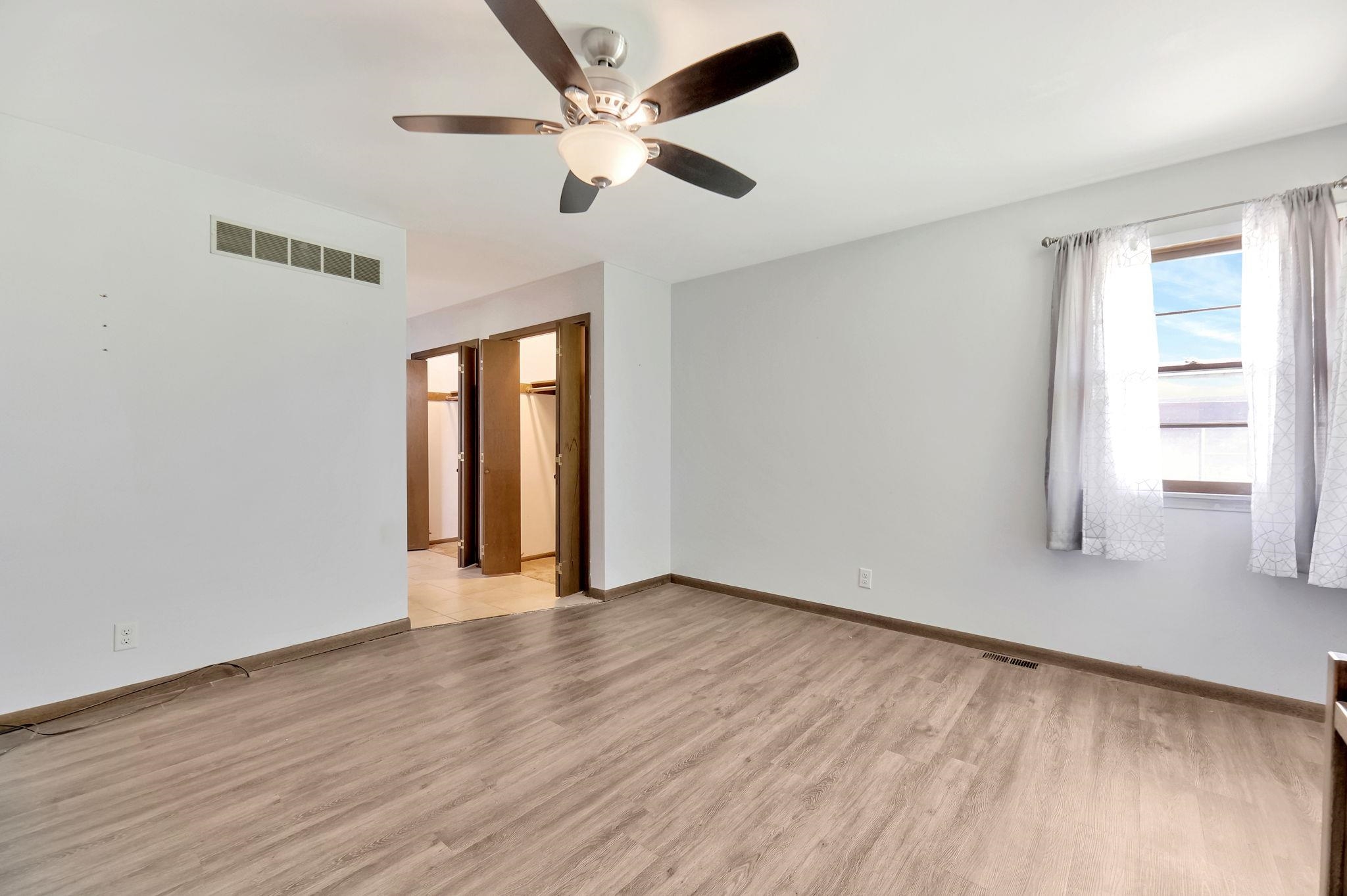 Wichita, Kansas 67204, United States, 3 Bedrooms Bedrooms, ,2 BathroomsBathrooms,Residential,Pending,54325