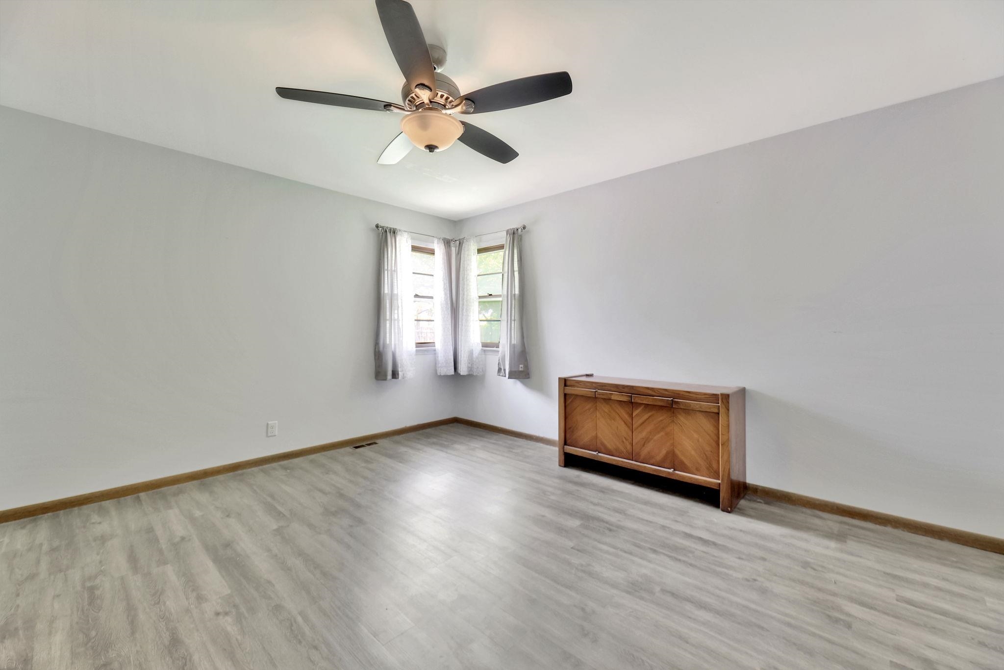 Wichita, Kansas 67204, United States, 3 Bedrooms Bedrooms, ,2 BathroomsBathrooms,Residential,Pending,54325