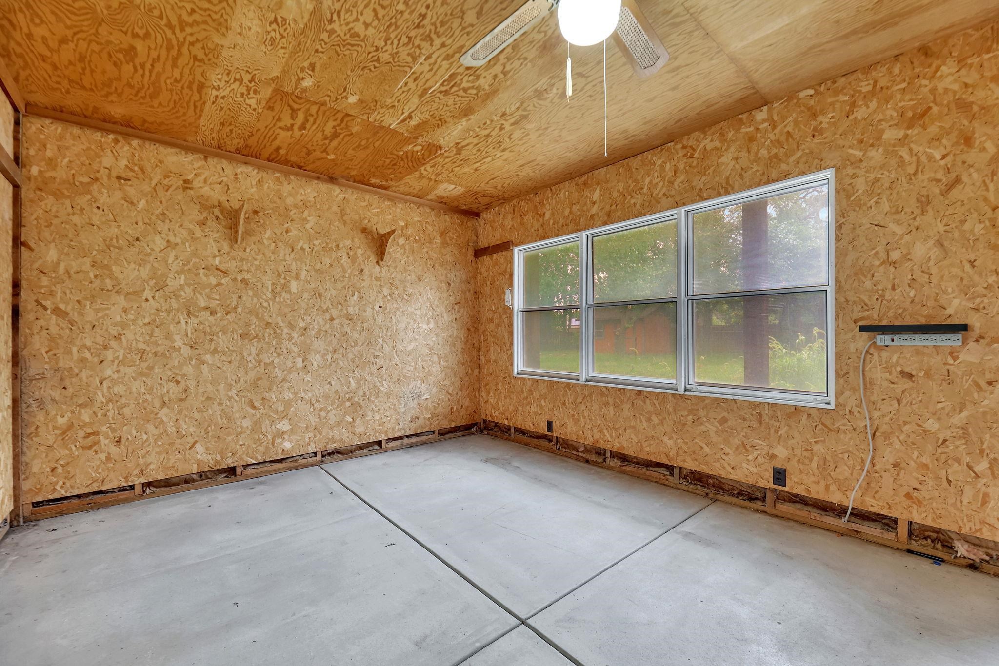 Wichita, Kansas 67204, United States, 3 Bedrooms Bedrooms, ,2 BathroomsBathrooms,Residential,Pending,54325