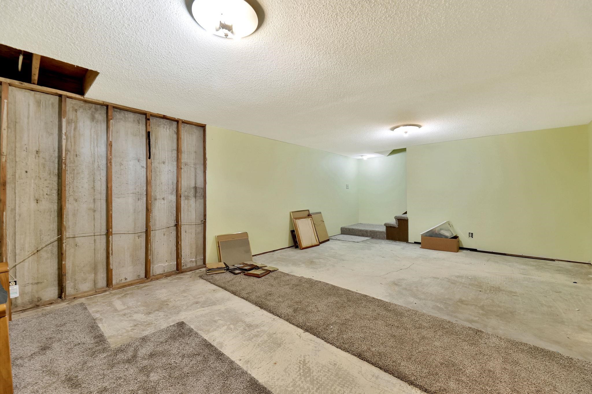 Wichita, Kansas 67204, United States, 3 Bedrooms Bedrooms, ,2 BathroomsBathrooms,Residential,Pending,54325