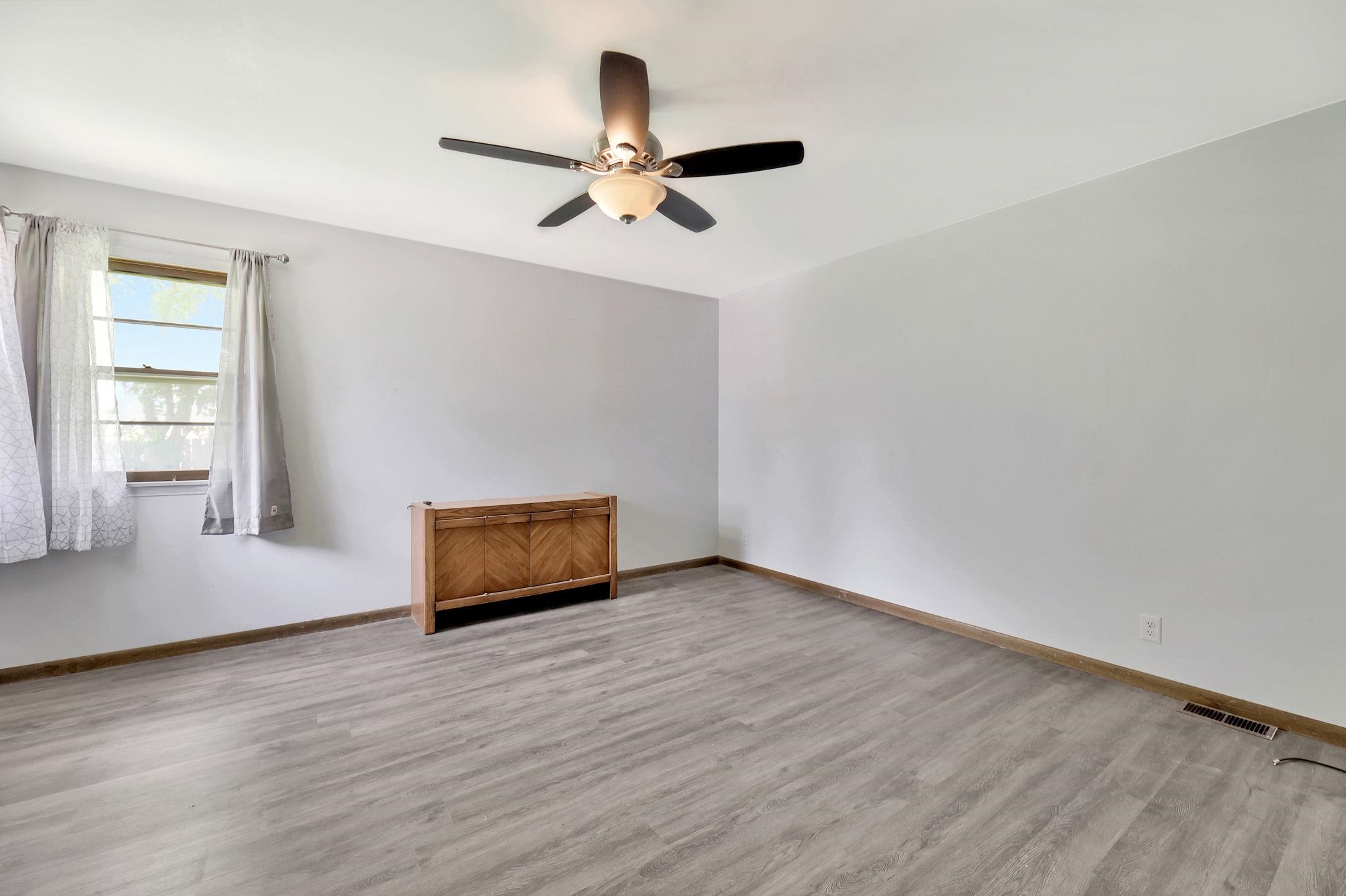 Wichita, Kansas 67204, United States, 3 Bedrooms Bedrooms, ,2 BathroomsBathrooms,Residential,Pending,54325