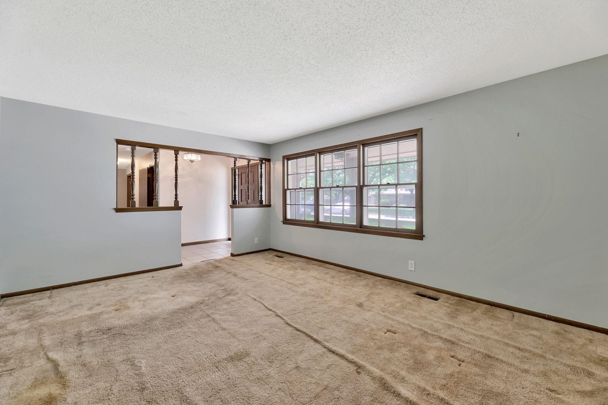 Wichita, Kansas 67204, United States, 3 Bedrooms Bedrooms, ,2 BathroomsBathrooms,Residential,Pending,54325