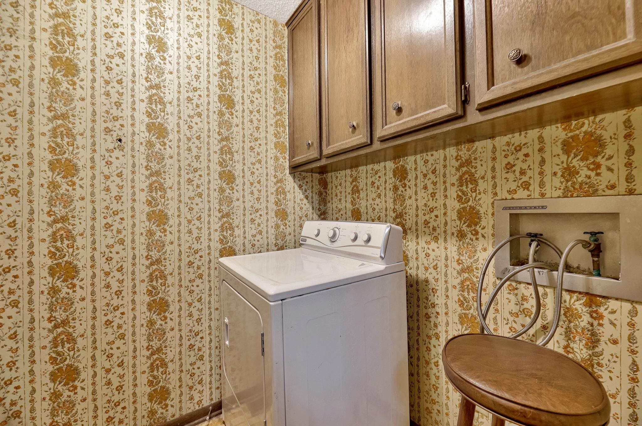 Wichita, Kansas 67204, United States, 3 Bedrooms Bedrooms, ,2 BathroomsBathrooms,Residential,Pending,54325