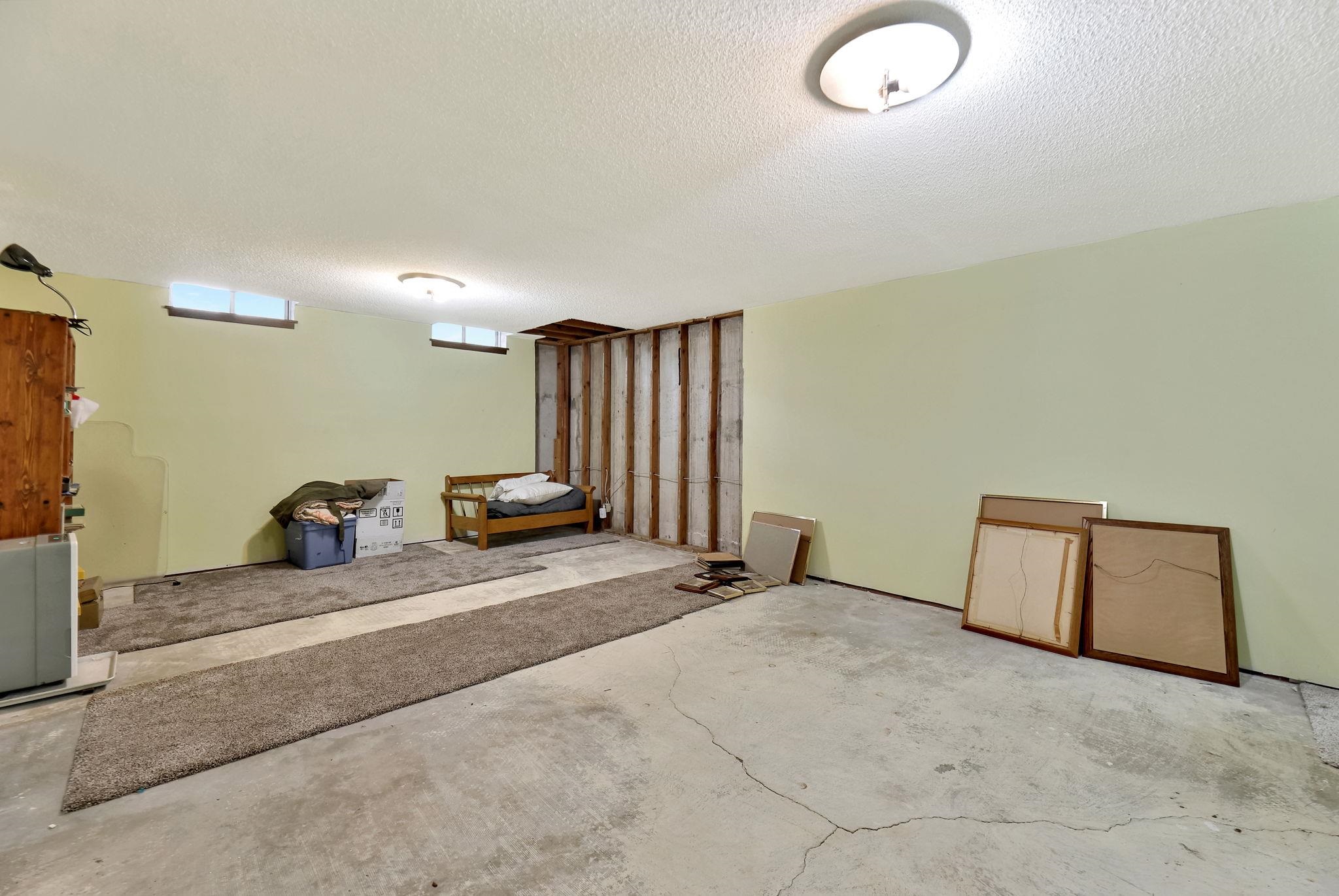 Wichita, Kansas 67204, United States, 3 Bedrooms Bedrooms, ,2 BathroomsBathrooms,Residential,Pending,54325