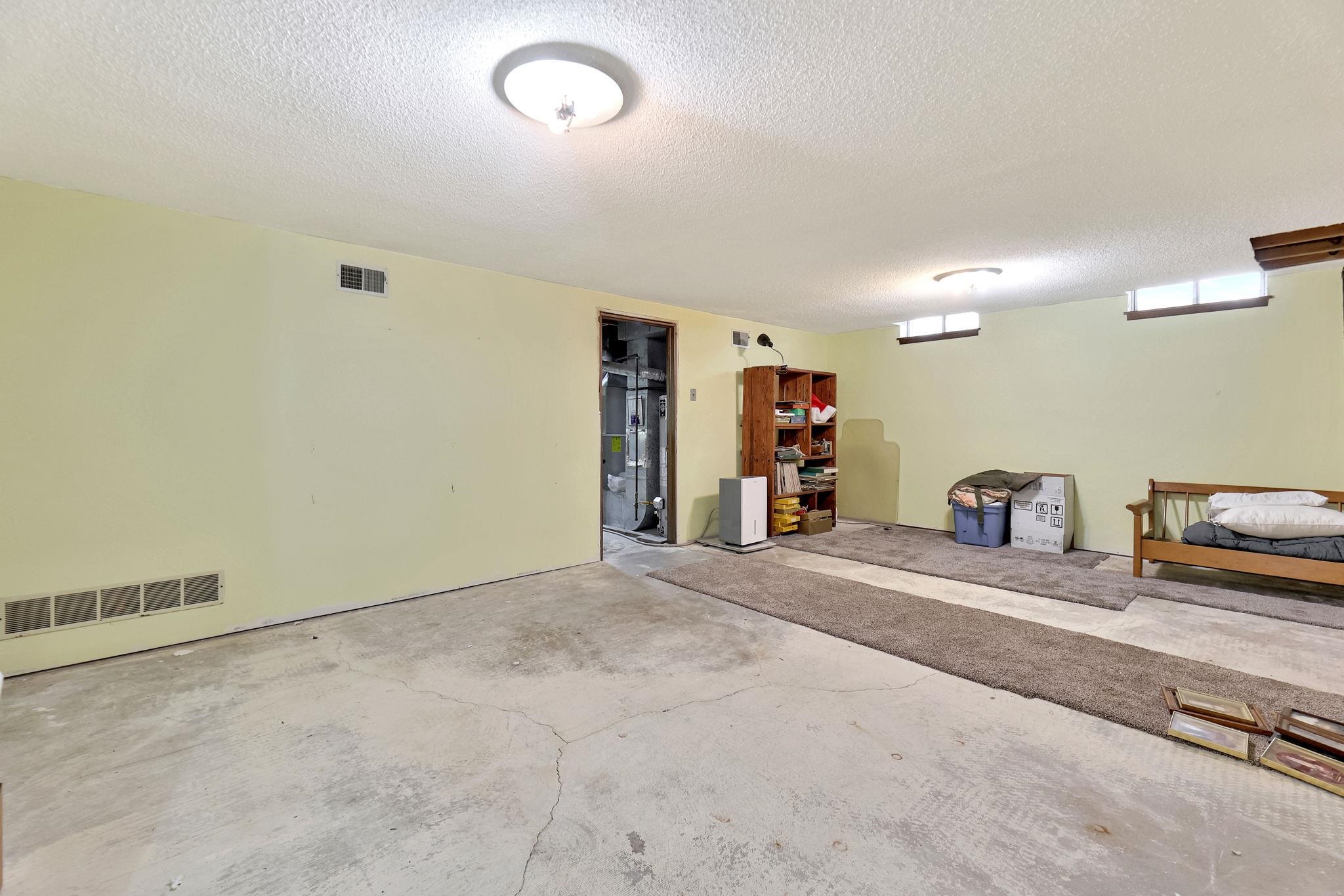 Wichita, Kansas 67204, United States, 3 Bedrooms Bedrooms, ,2 BathroomsBathrooms,Residential,Pending,54325