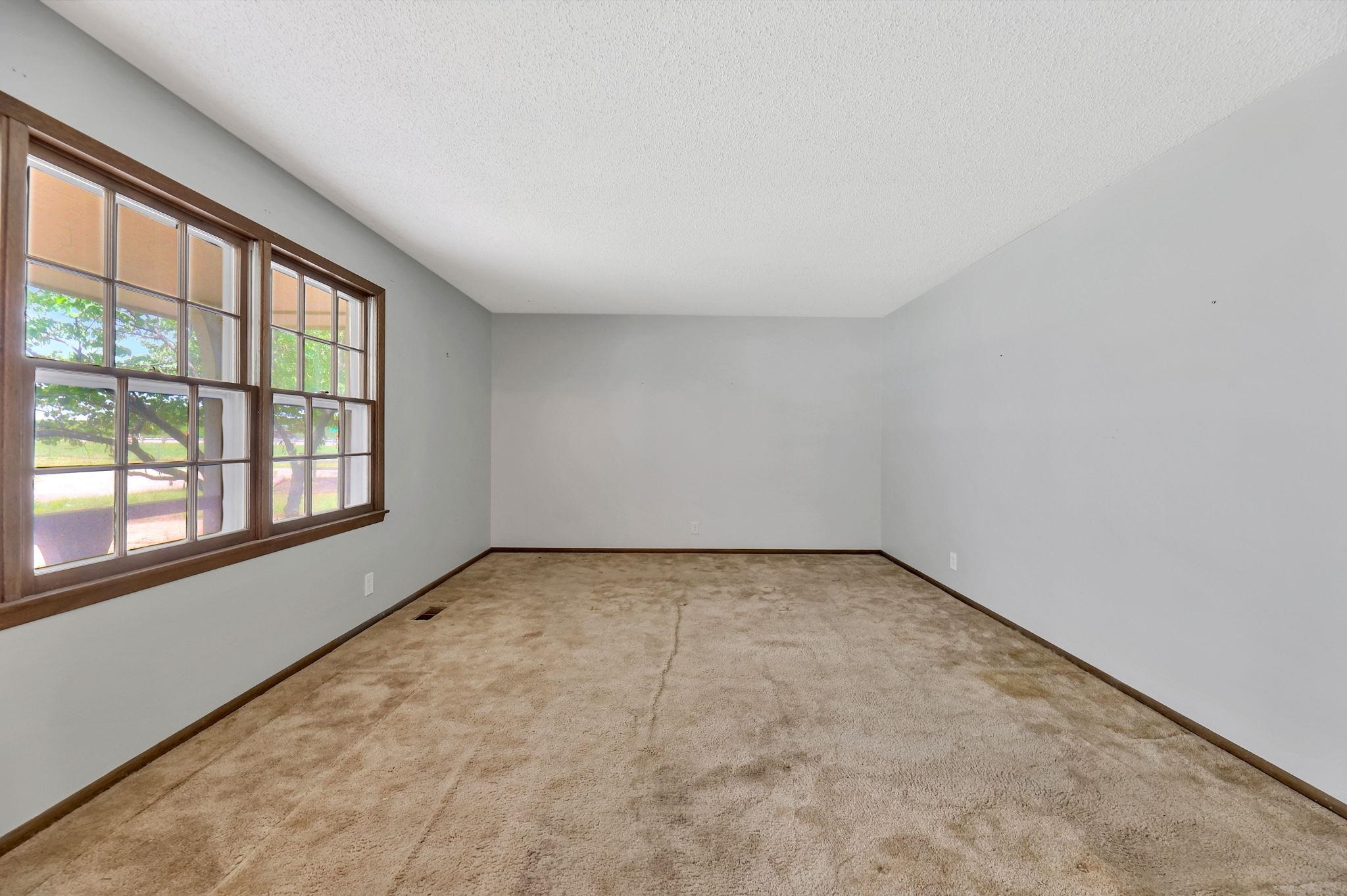 Wichita, Kansas 67204, United States, 3 Bedrooms Bedrooms, ,2 BathroomsBathrooms,Residential,Pending,54325