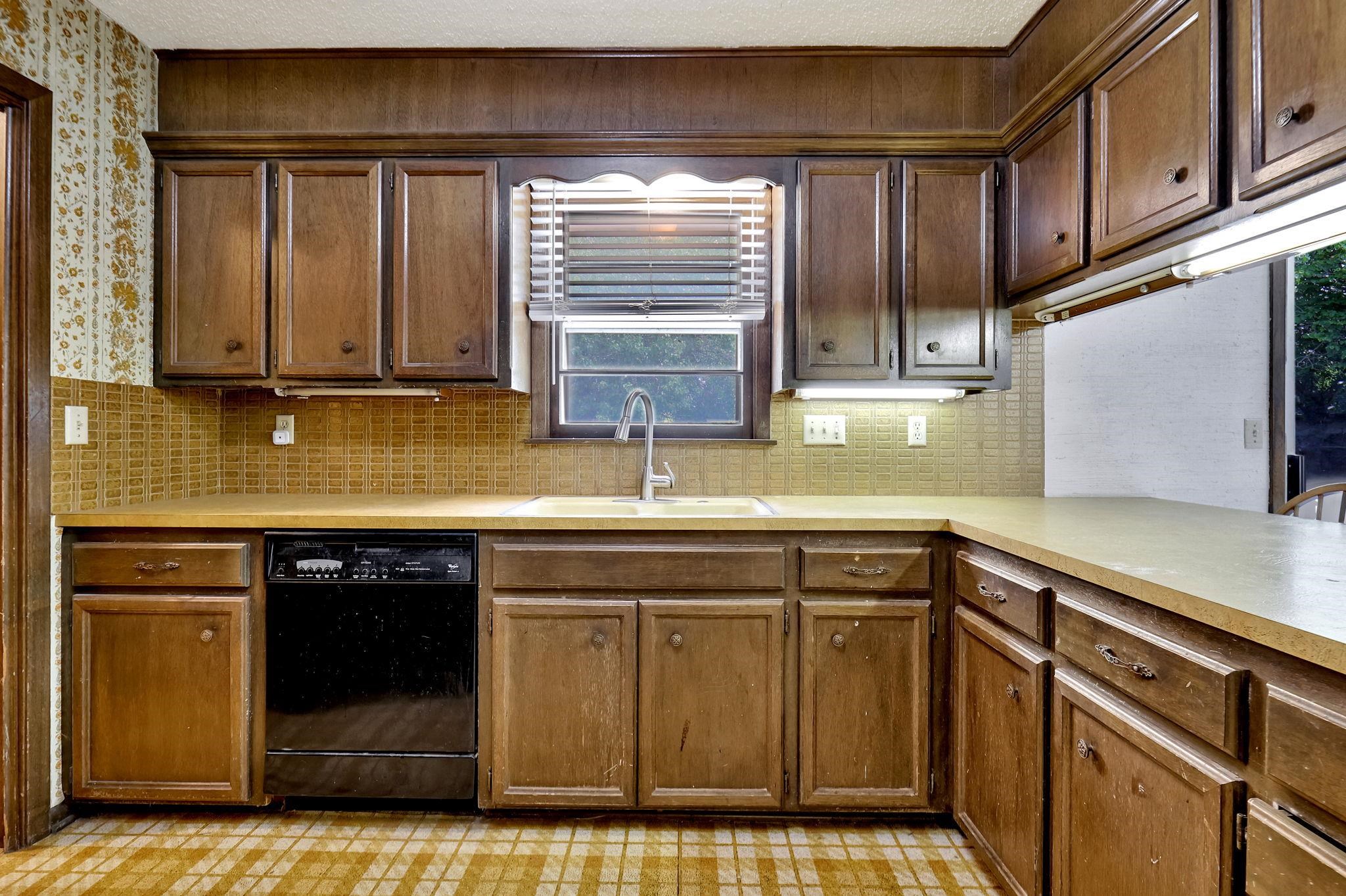 Wichita, Kansas 67204, United States, 3 Bedrooms Bedrooms, ,2 BathroomsBathrooms,Residential,Pending,54325