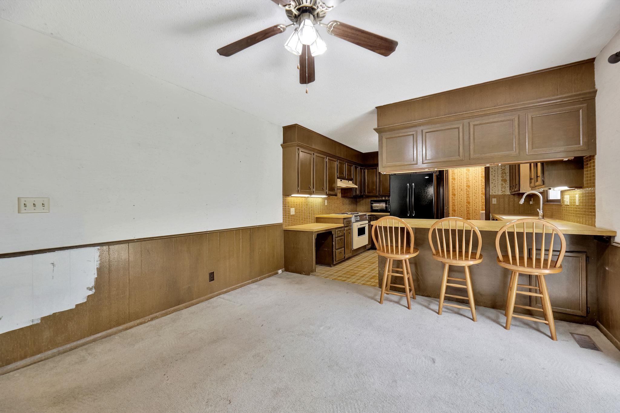 Wichita, Kansas 67204, United States, 3 Bedrooms Bedrooms, ,2 BathroomsBathrooms,Residential,Pending,54325