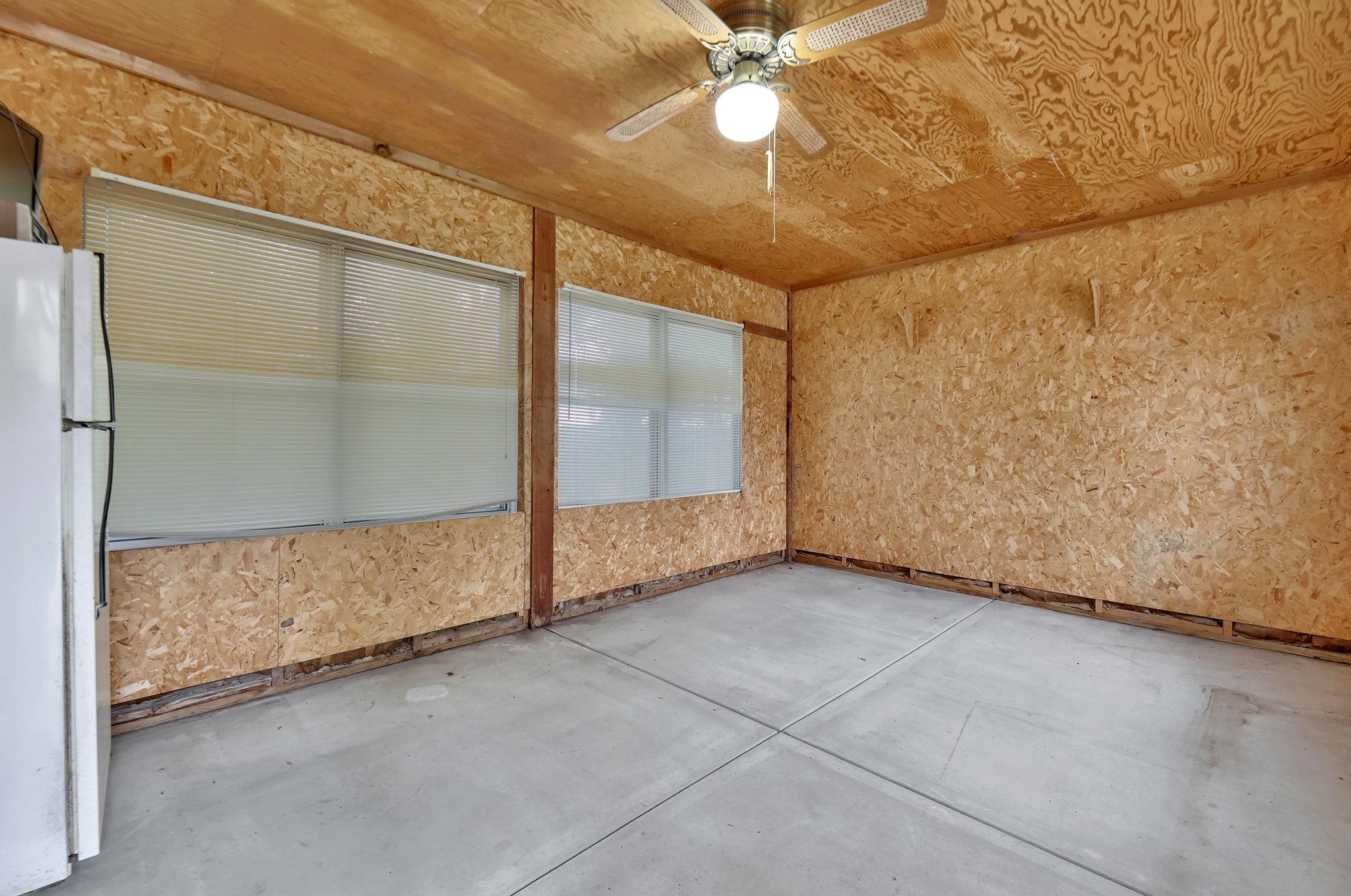 Wichita, Kansas 67204, United States, 3 Bedrooms Bedrooms, ,2 BathroomsBathrooms,Residential,Pending,54325