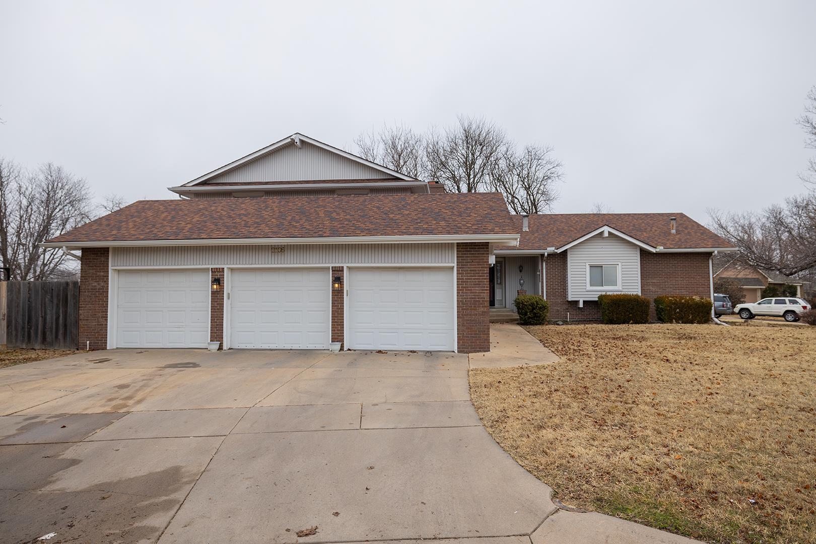 2106 S Linden Ct, Wichita, Kansas image 1