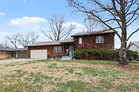 Photo of 1518 E Carolyn St, Derby, KS 67037 (MLS # 669231)
