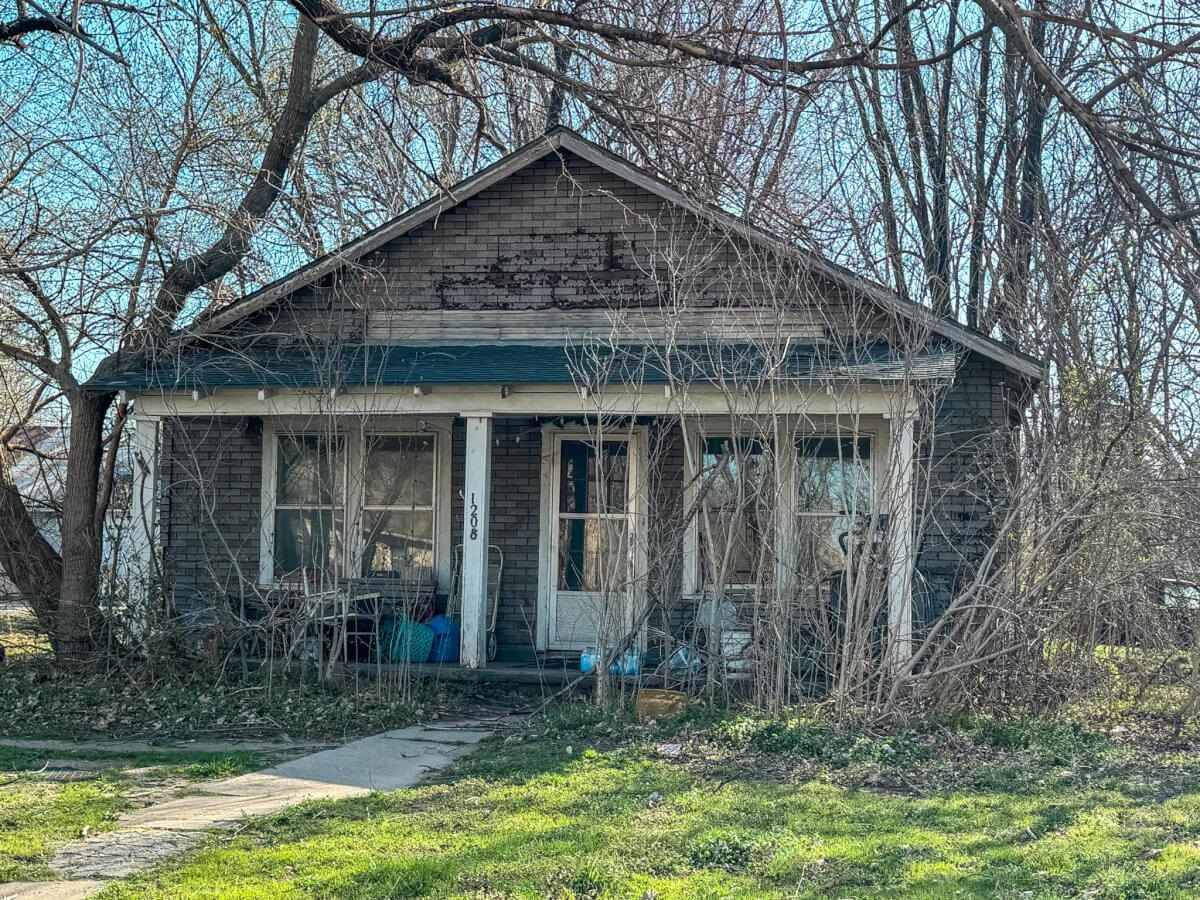 1208 S 6th St, Arkansas City, Kansas image 2