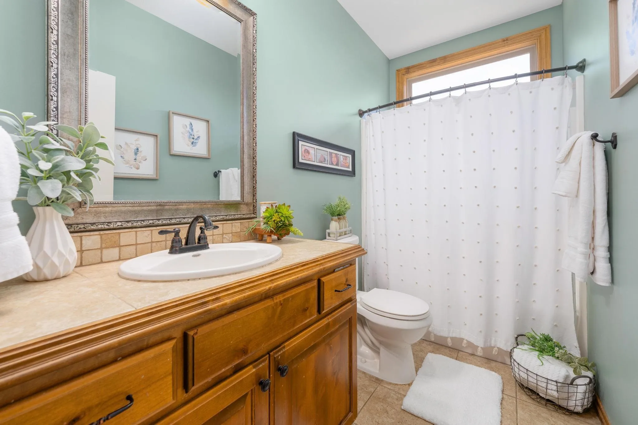 Whitewater, Kansas 67154, United States, 5 Bedrooms Bedrooms, ,3 BathroomsBathrooms,Residential,Pending,49940