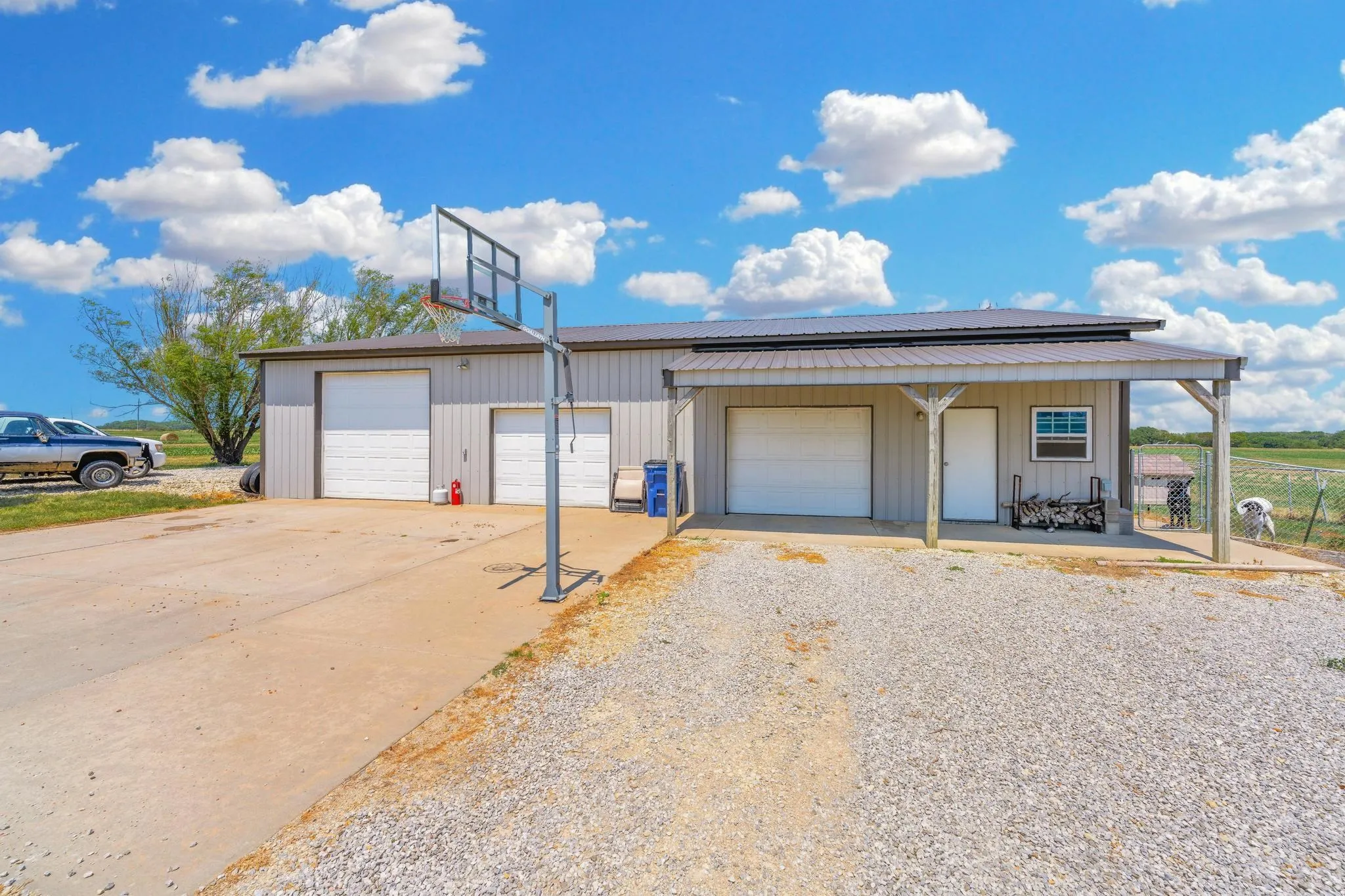 Whitewater, Kansas 67154, United States, 5 Bedrooms Bedrooms, ,3 BathroomsBathrooms,Residential,Pending,49940