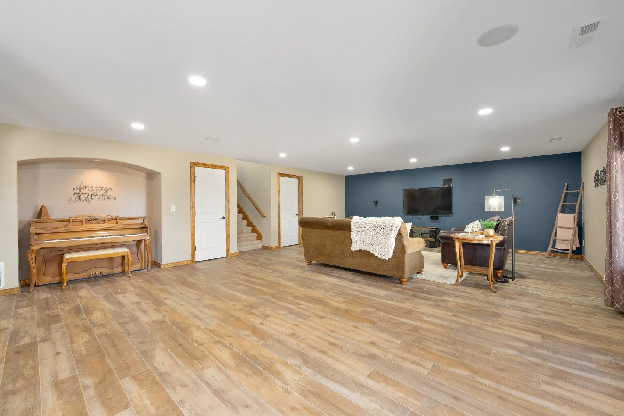 Whitewater, Kansas 67154, United States, 5 Bedrooms Bedrooms, ,3 BathroomsBathrooms,Residential,Pending,49940