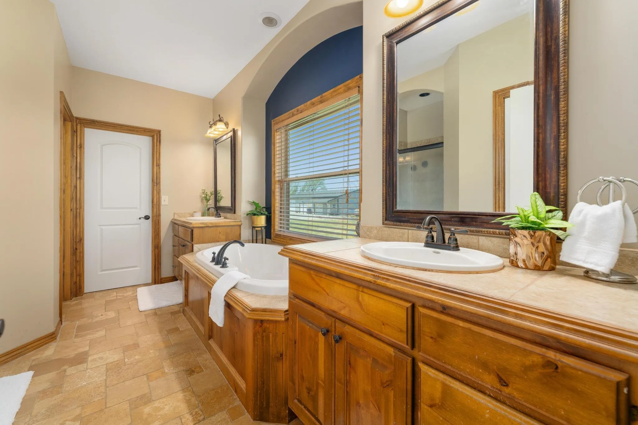 Whitewater, Kansas 67154, United States, 5 Bedrooms Bedrooms, ,3 BathroomsBathrooms,Residential,Pending,49940