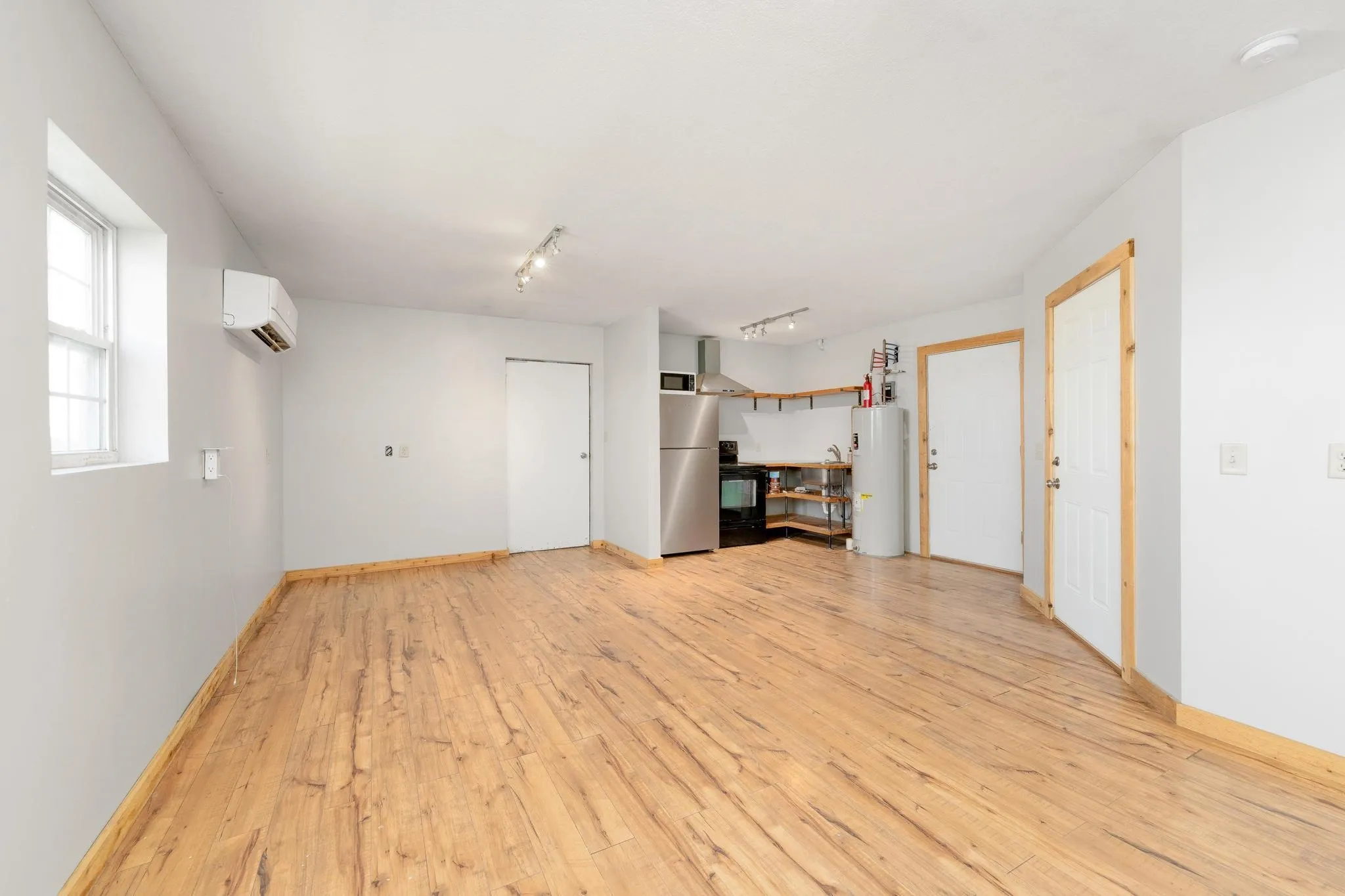 Whitewater, Kansas 67154, United States, 5 Bedrooms Bedrooms, ,3 BathroomsBathrooms,Residential,Pending,49940