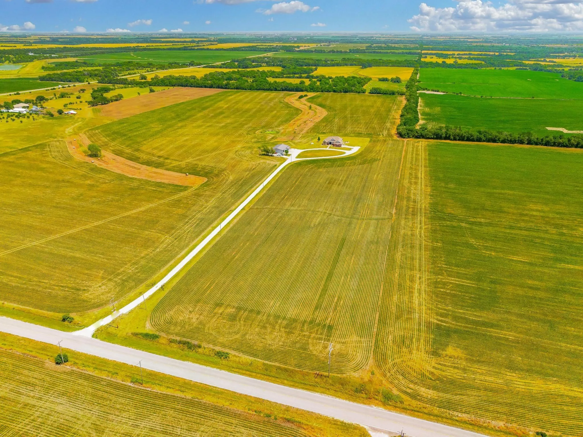 Whitewater, Kansas 67154, United States, 5 Bedrooms Bedrooms, ,3 BathroomsBathrooms,Residential,Pending,49940