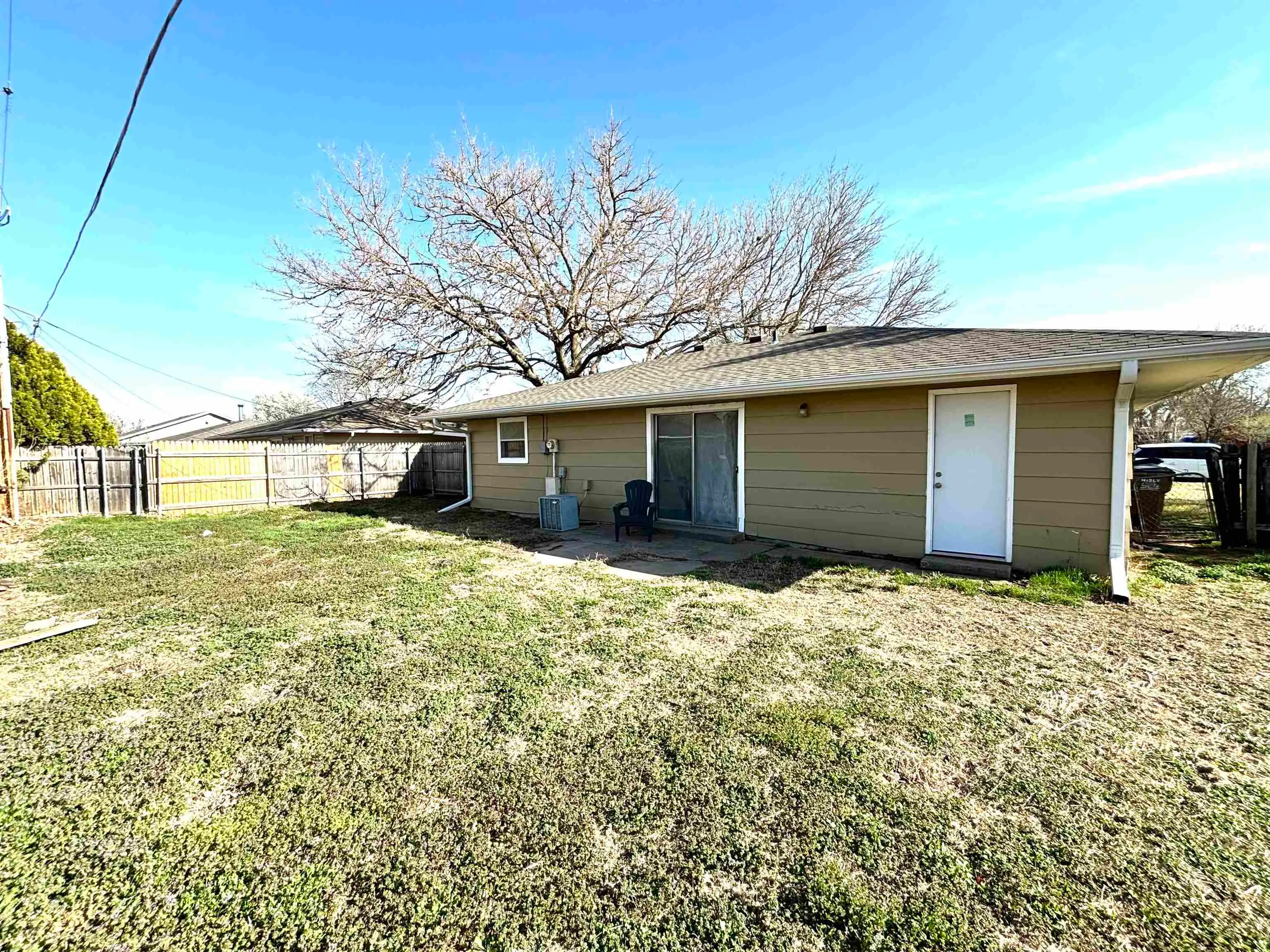 Hutchinson, Kansas 67505, United States, 2 Bedrooms Bedrooms, ,1 BathroomBathrooms,Residential,Pending,102335