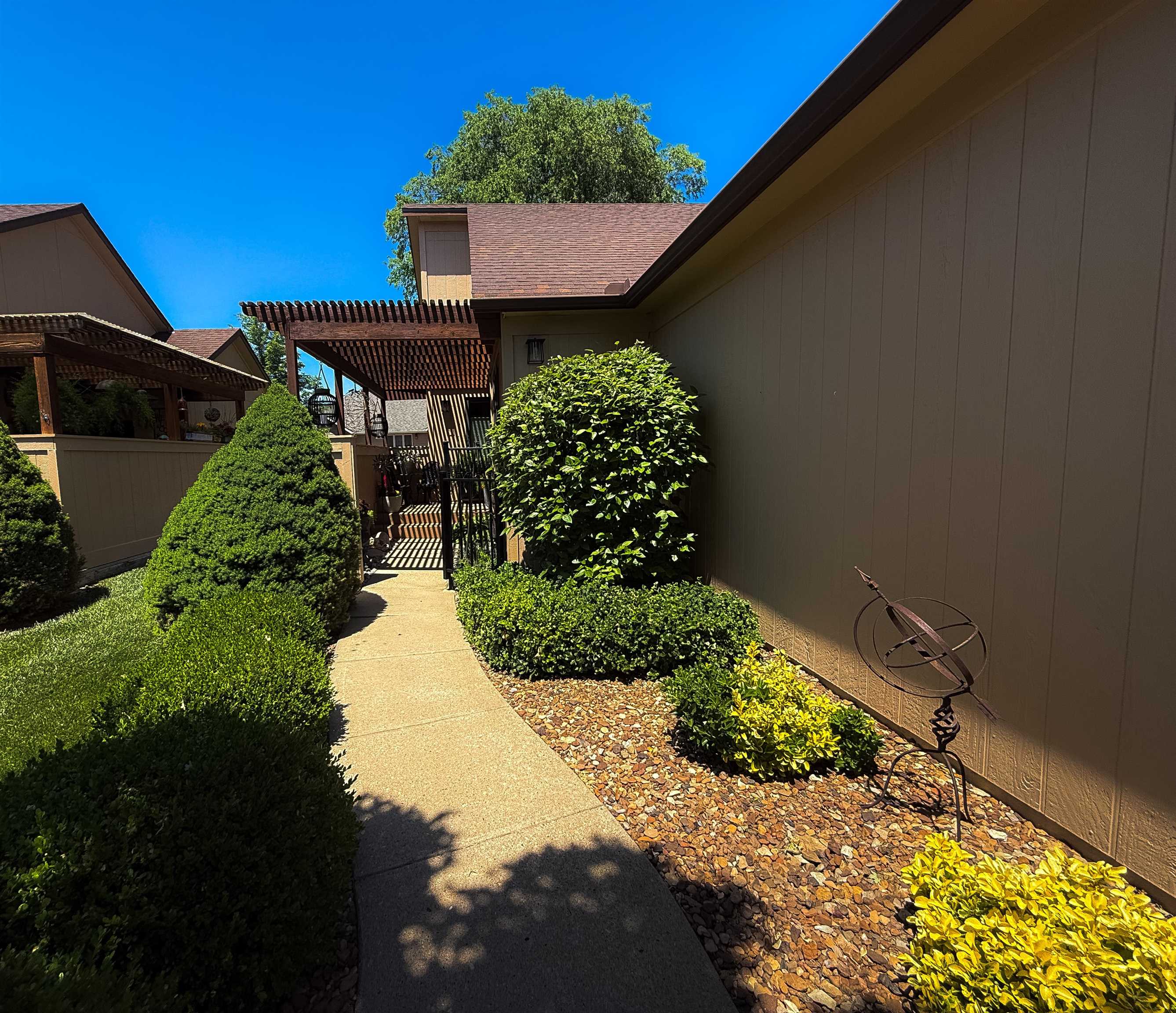 1043 Burr Oak Ln, Salina, Kansas image 2