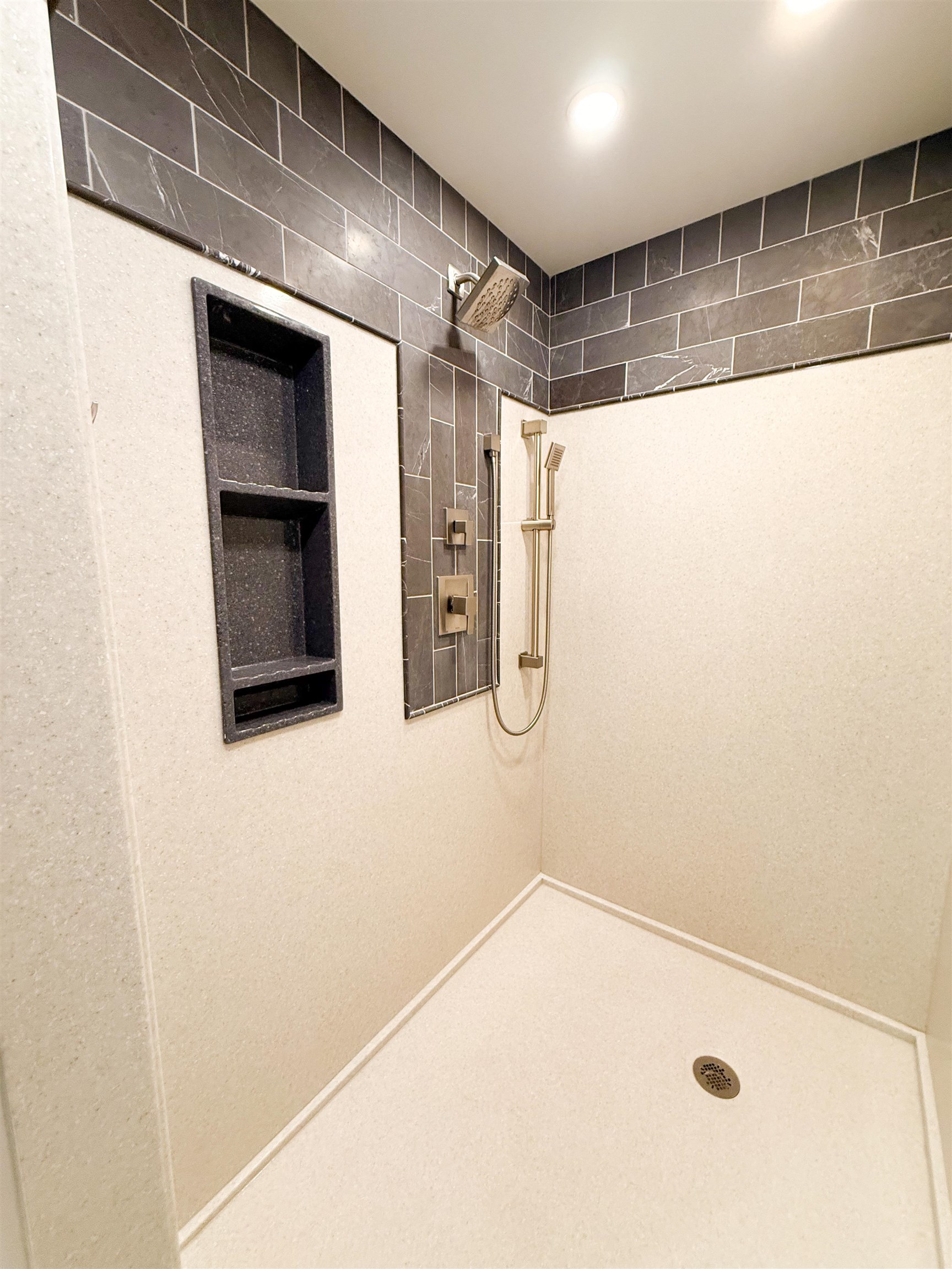 1043 Burr Oak Ln, Salina, Kansas image 14