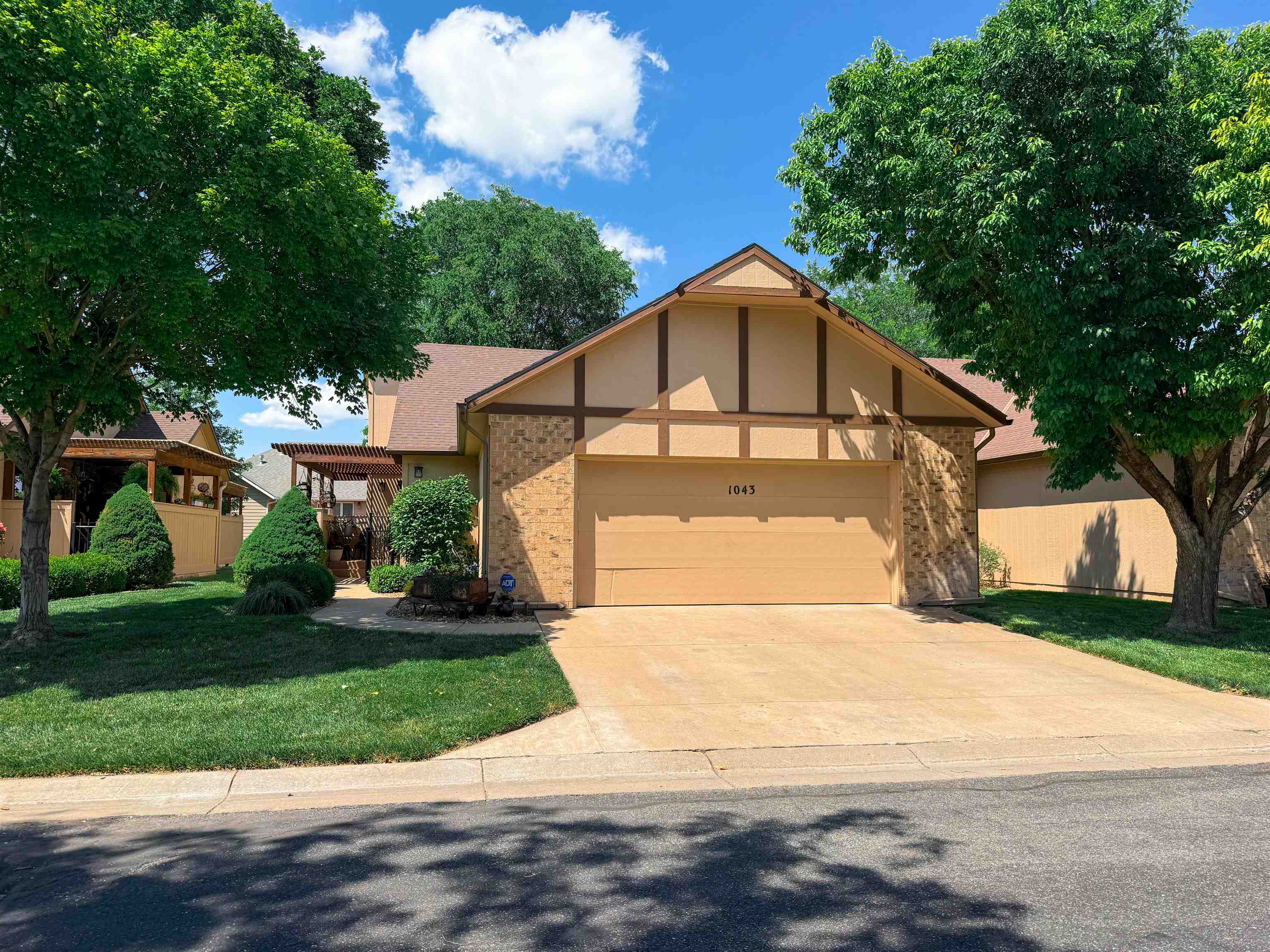 1043 Burr Oak Ln, Salina, Kansas image 1