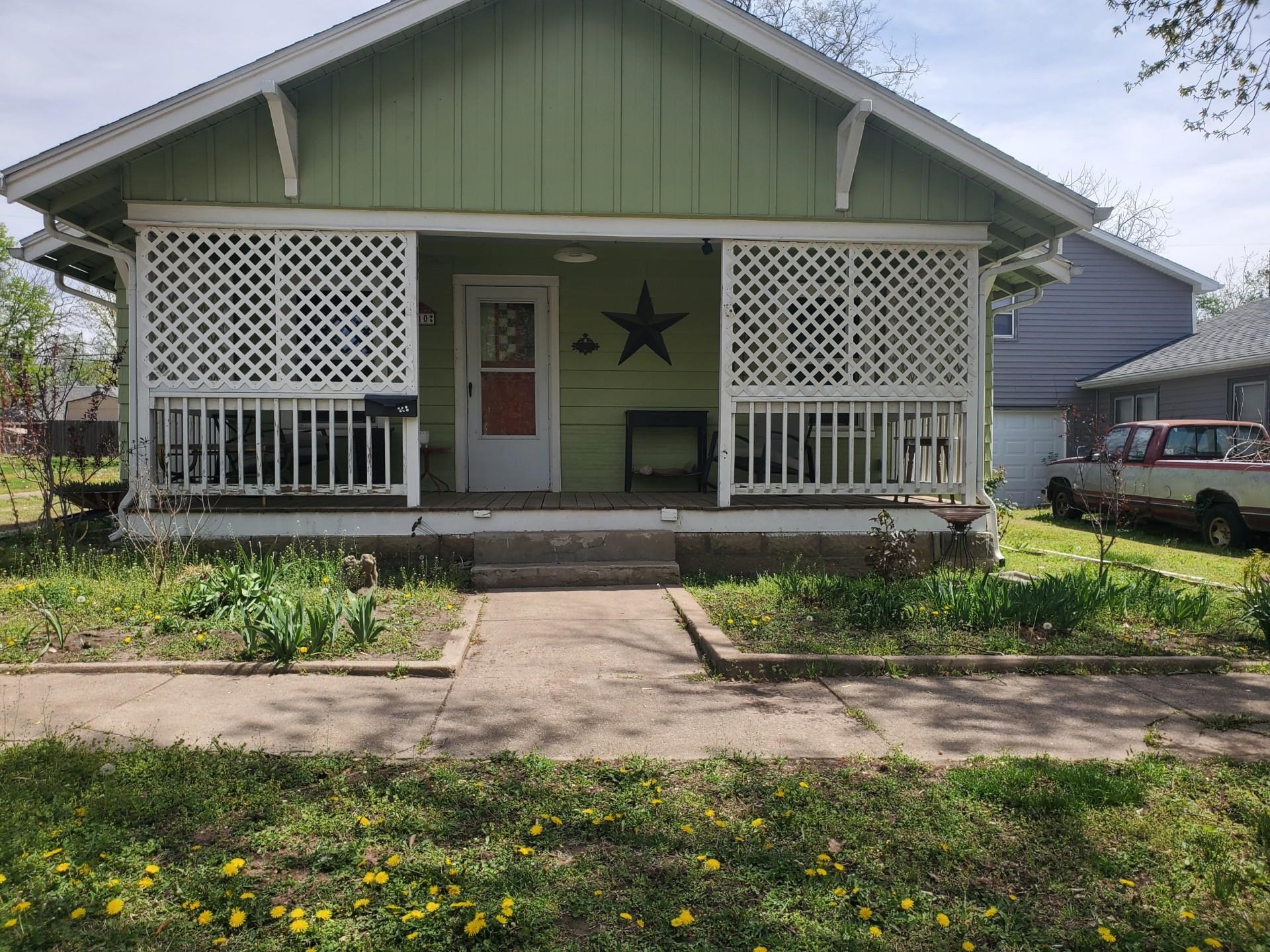 1210 N School St, Augusta, Kansas image 1