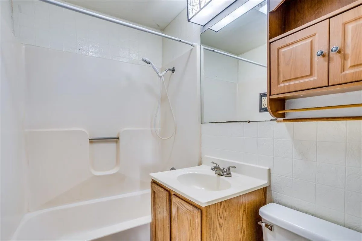 Derby, Kansas 67037, United States, 2 Bedrooms Bedrooms, ,1 BathroomBathrooms,Residential,Pending,89070