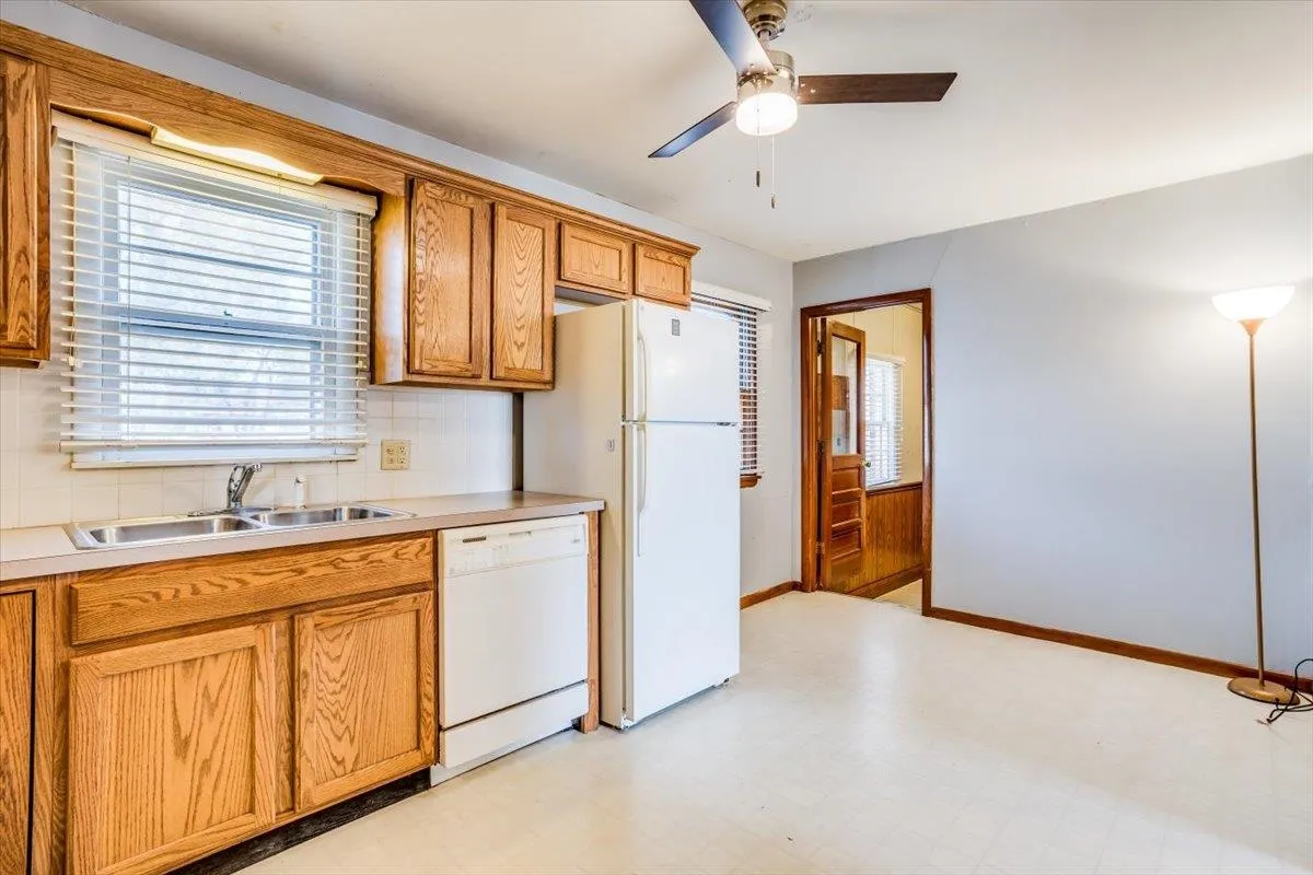 Derby, Kansas 67037, United States, 2 Bedrooms Bedrooms, ,1 BathroomBathrooms,Residential,Pending,89070