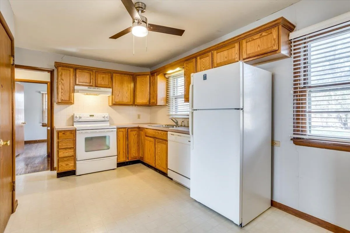 Derby, Kansas 67037, United States, 2 Bedrooms Bedrooms, ,1 BathroomBathrooms,Residential,Pending,89070