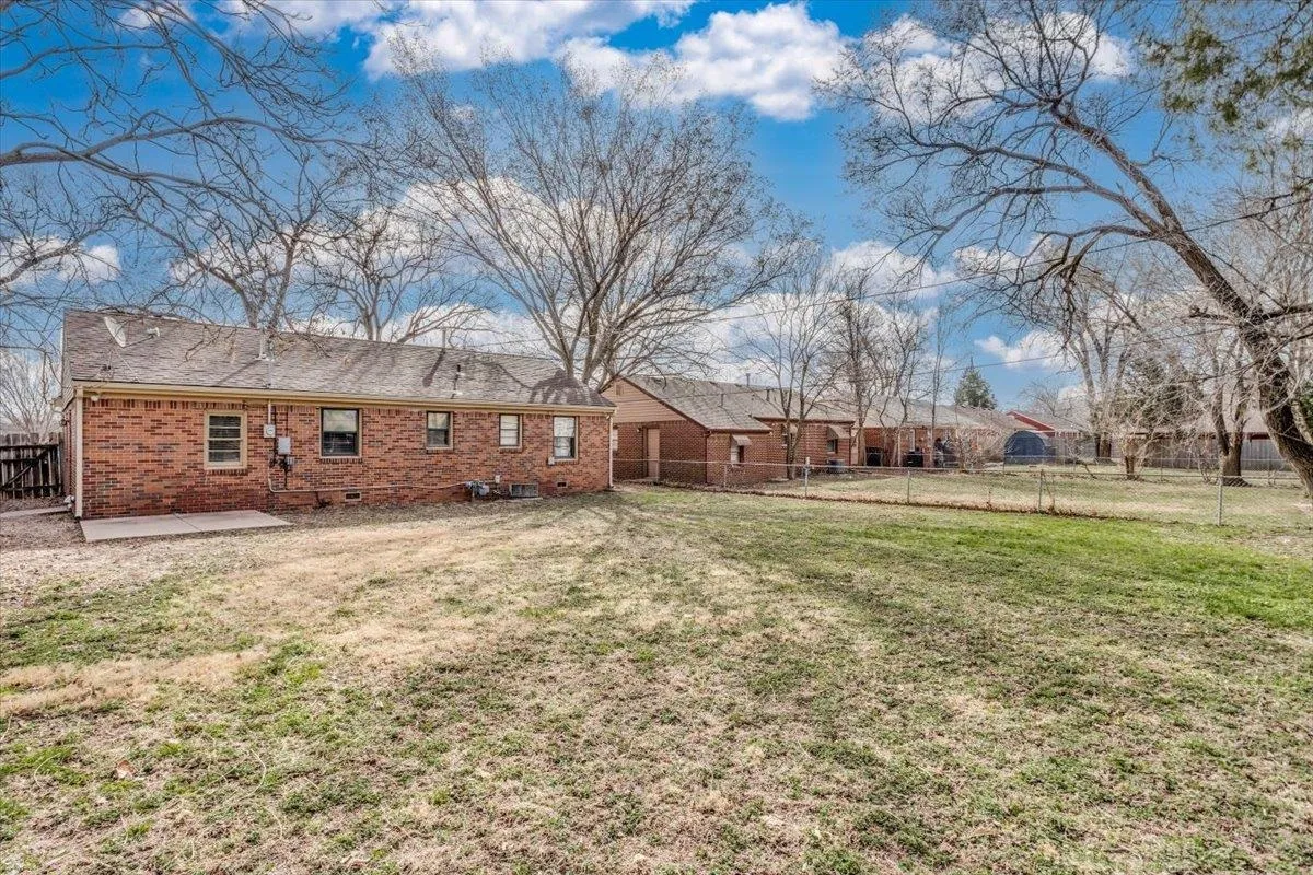 Derby, Kansas 67037, United States, 2 Bedrooms Bedrooms, ,1 BathroomBathrooms,Residential,Pending,89070