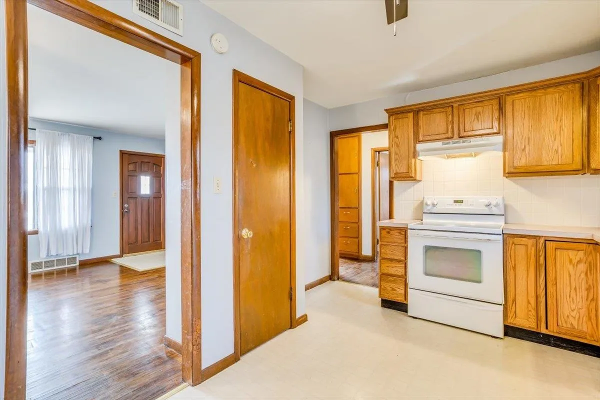 Derby, Kansas 67037, United States, 2 Bedrooms Bedrooms, ,1 BathroomBathrooms,Residential,Pending,89070